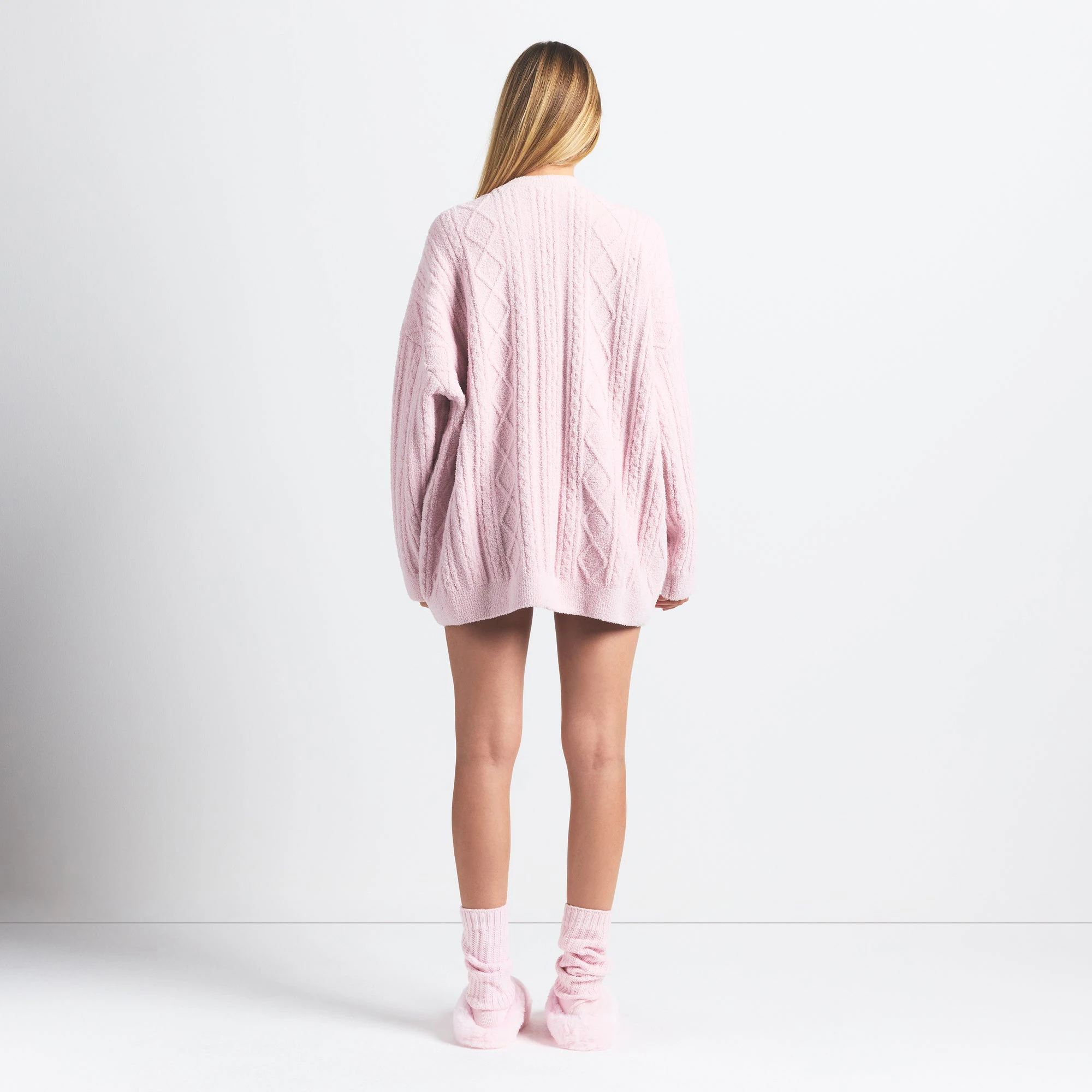 COZY LIGHT OVERSIZED CABLEKNIT CREWNECK PULLOVER | CHERRY BLOSSOM ON A MODEL FRONT VIEW @ | FOCUS: 0.0, 1.0, 0.9