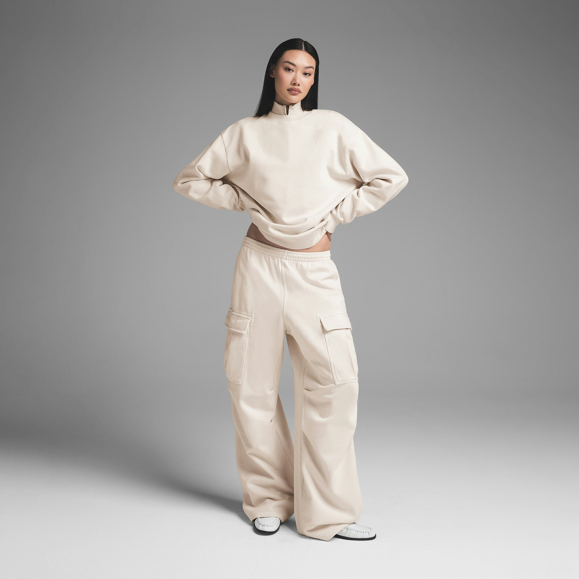 BOYFRIEND FLEECE CREWNECK | BUFF ON A MODEL FRONT VIEW | FOCUS: 0.0, 1.0, 0.9