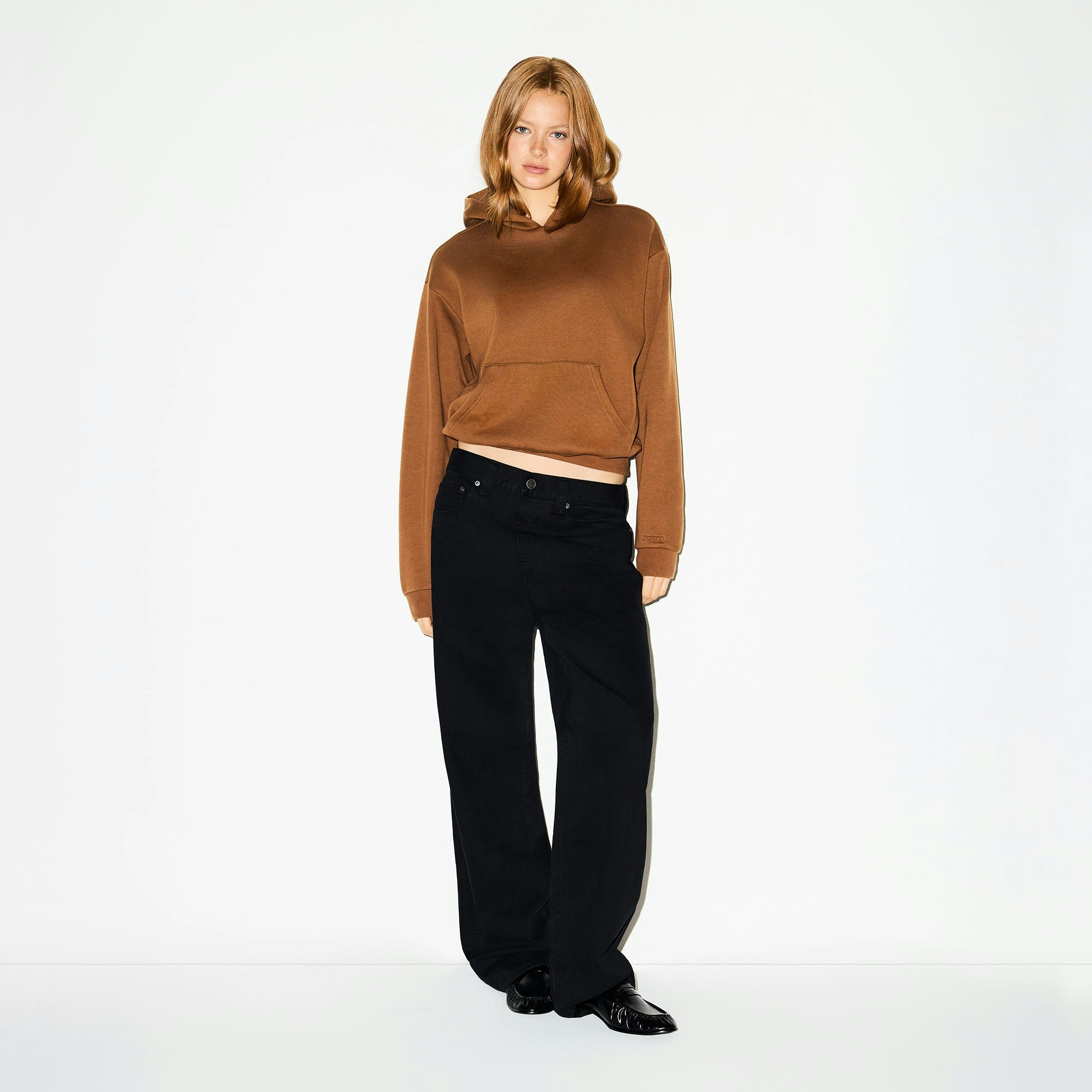 COTTON FLEECE CLASSIC HOODIE | BISON ON A MODEL FRONT VIEW @ | FOCUS: 0.0, 1.0, 0.9