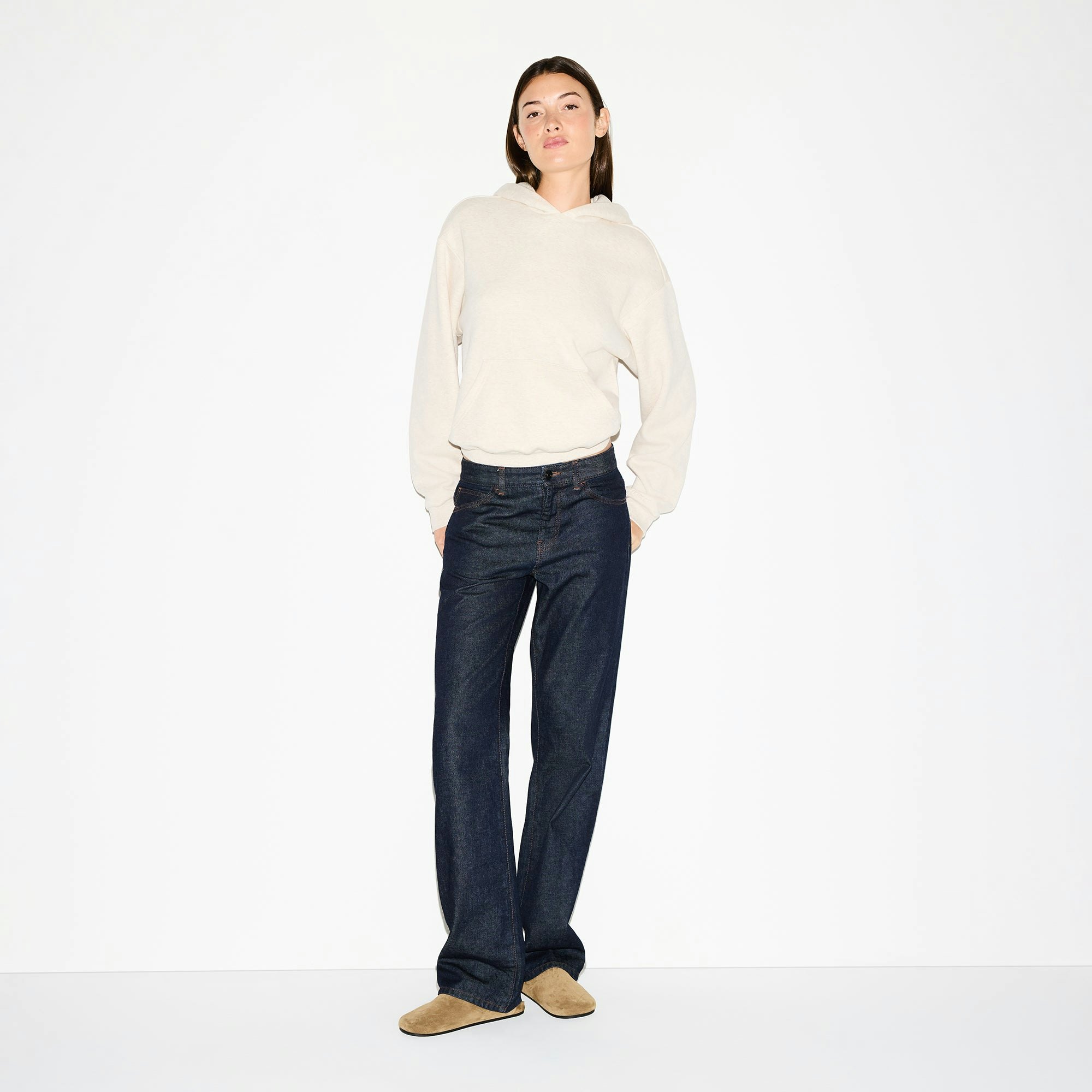 COTTON FLEECE CLASSIC HOODIE | OATMEAL HEATHER ON A MODEL FRONT VIEW @ | FOCUS: 0.0, 1.0, 0.9