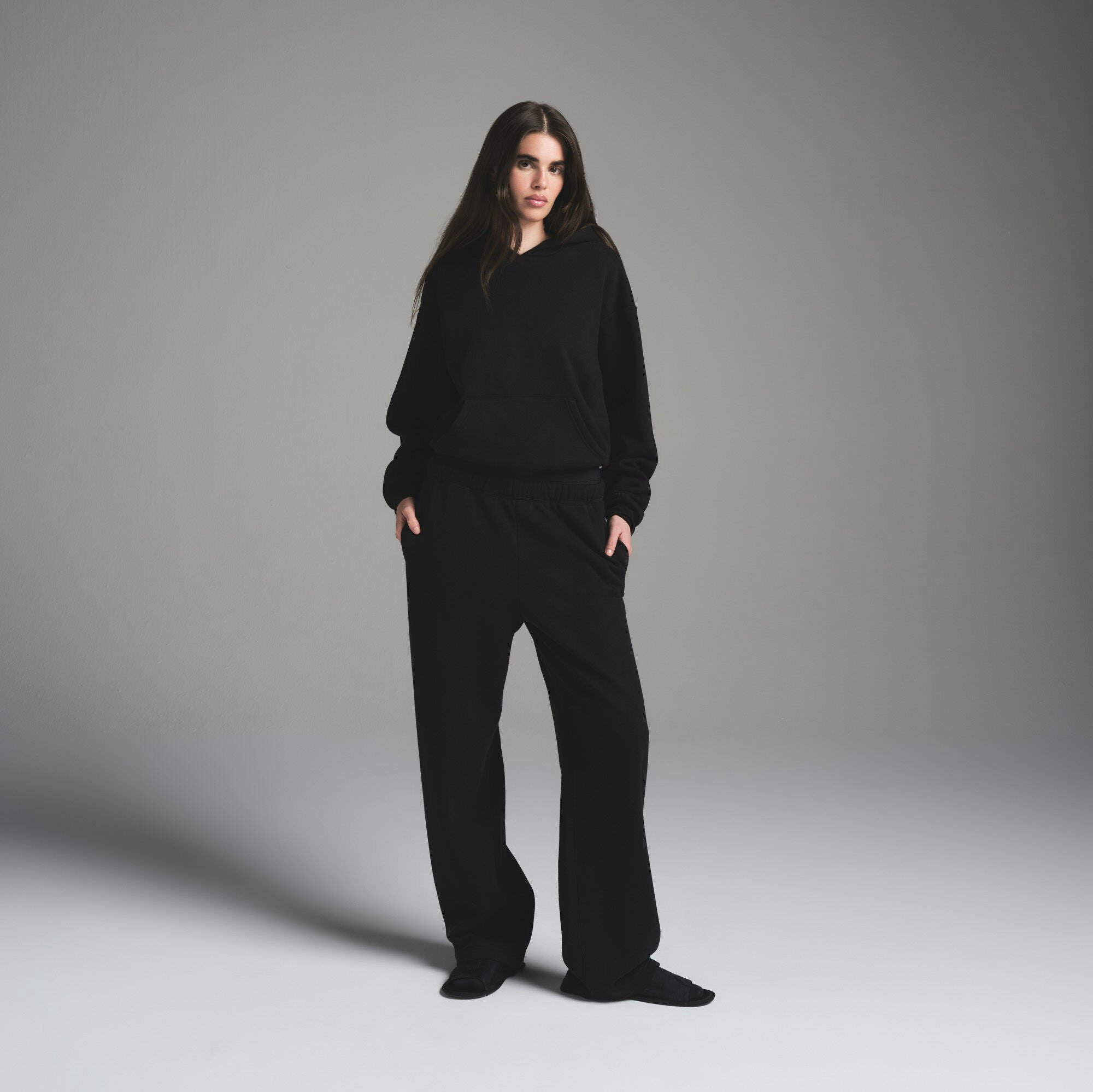 COTTON FLEECE CLASSIC HOODIE | ONYX ON A MODEL FRONT VIEW | FOCUS: 0.0, 1.0, 0.9