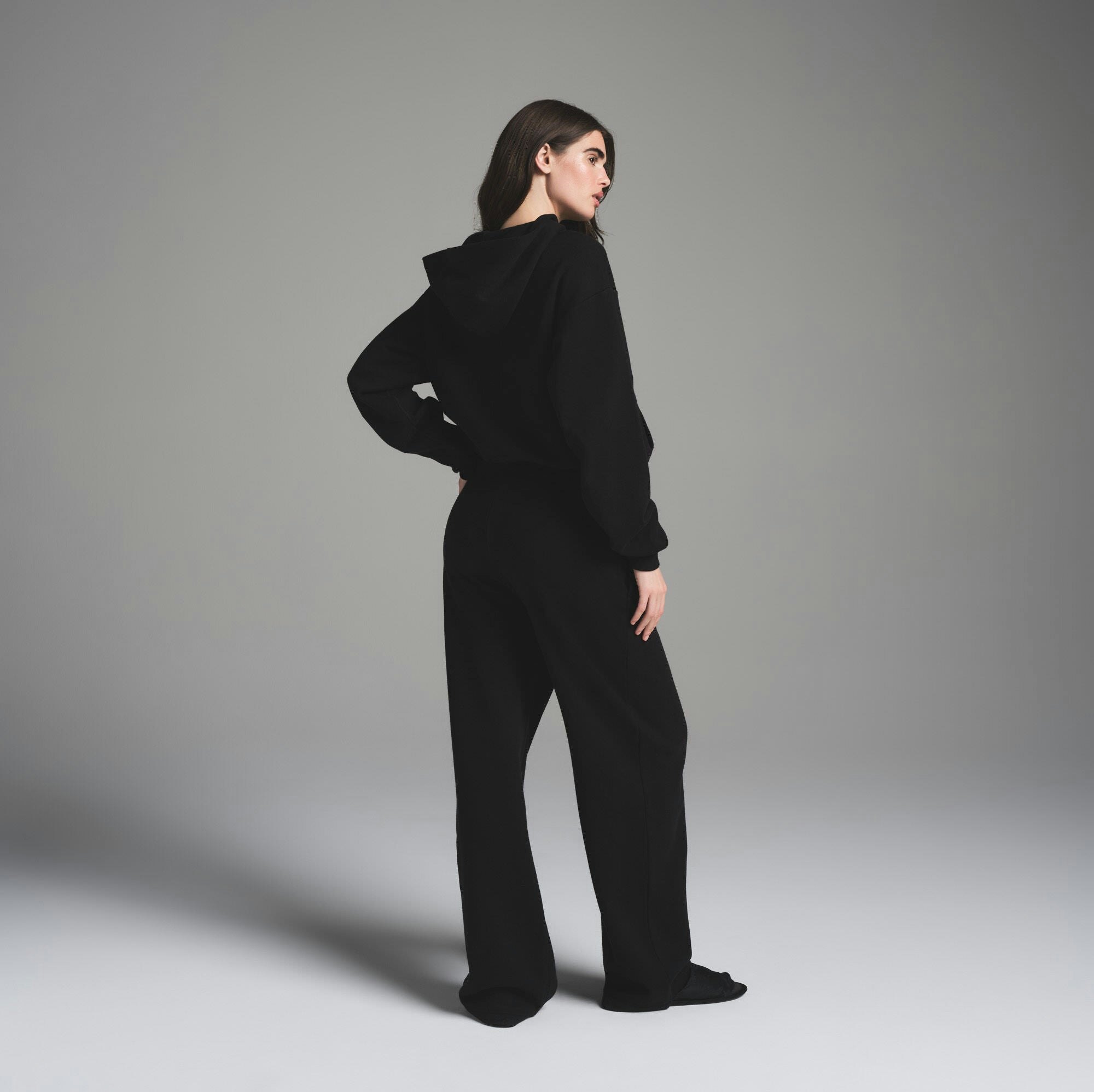 COTTON FLEECE CLASSIC HOODIE | ONYX ON A MODEL FRONT VIEW | FOCUS: 0.0, 1.0, 0.9