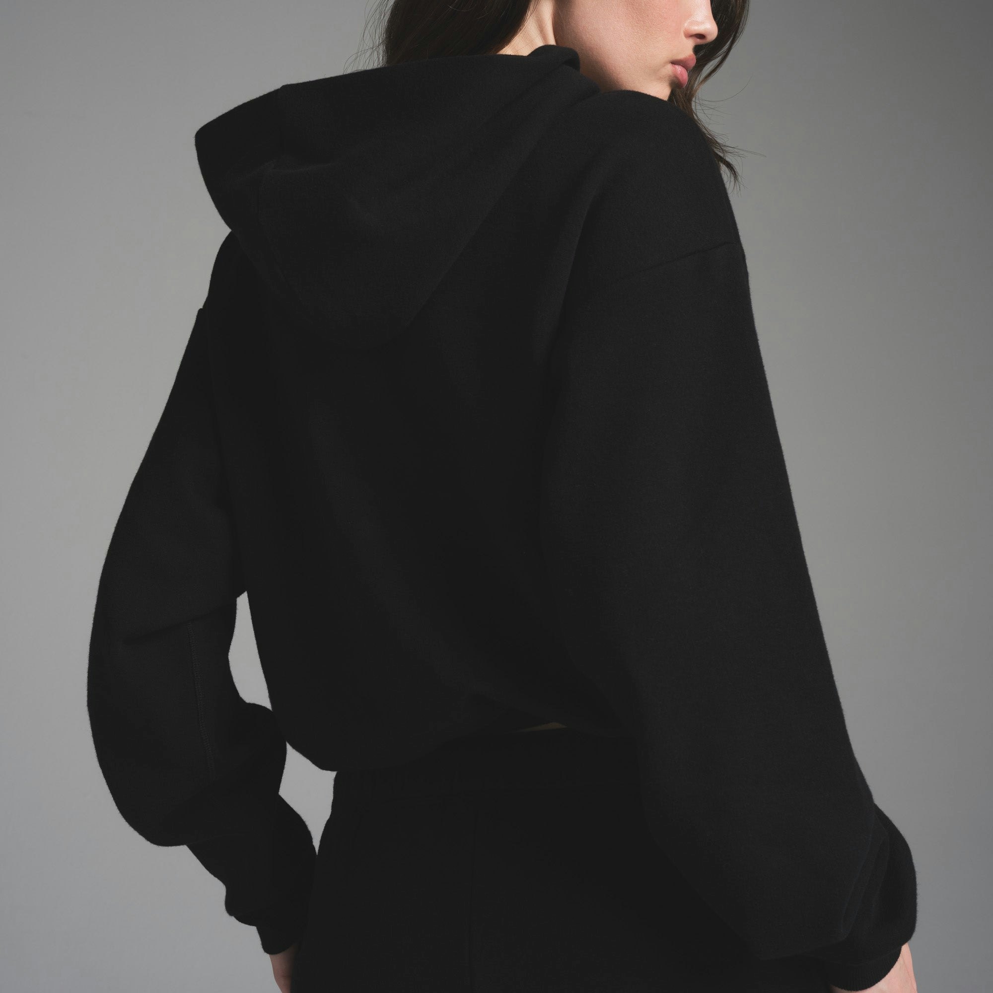 COTTON FLEECE CLASSIC HOODIE | ONYX ON A MODEL FRONT VIEW | FOCUS: 0.0, 1.0, 0.9