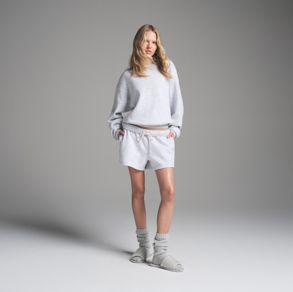 COTTON FLEECE CLASSIC CREWNECK | LIGHT HEATHER GREY ON A MODEL FRONT VIEW | FOCUS: 0.0, 1.0, 0.9