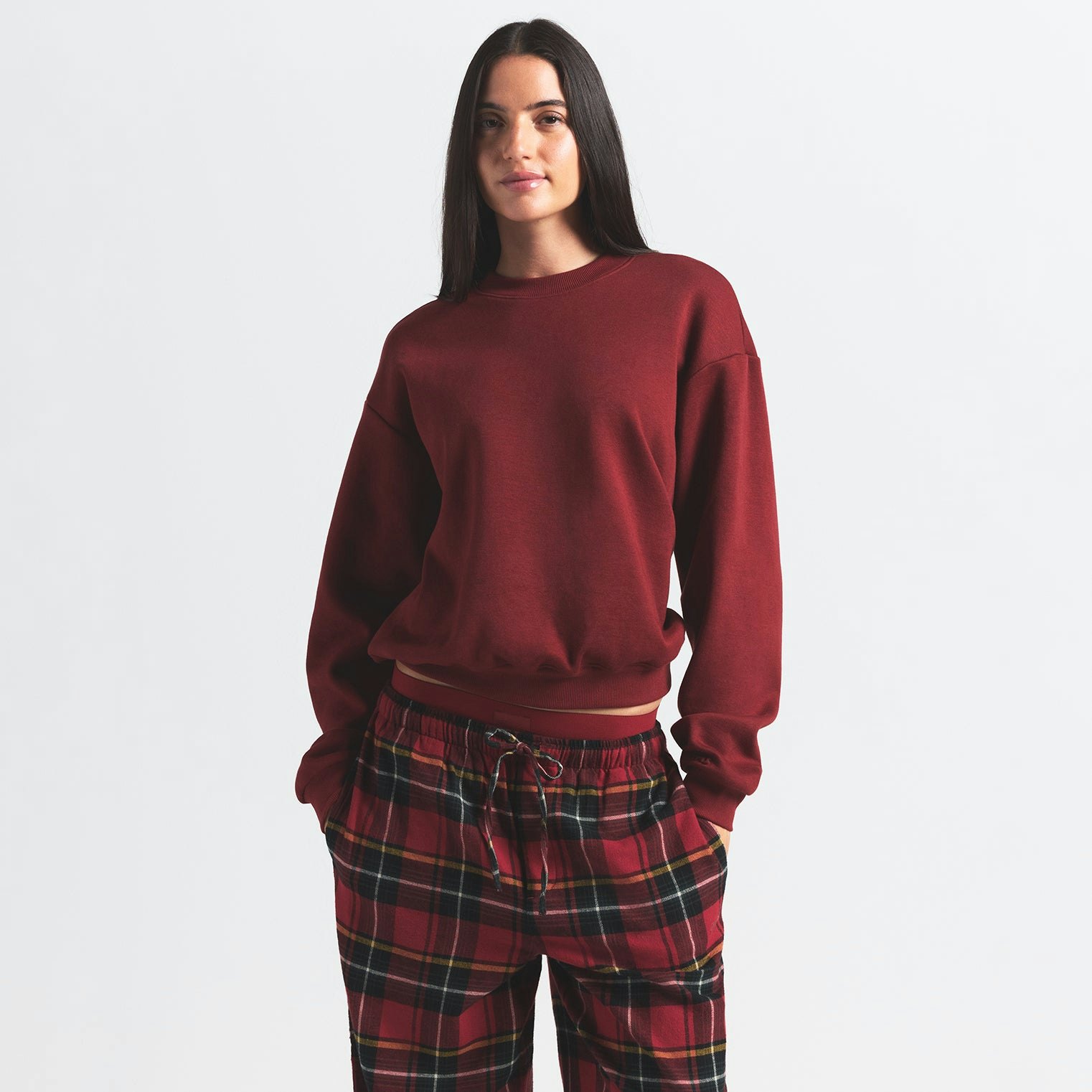 COTTON FLEECE CLASSIC CREWNECK | MERLOT ON A MODEL FRONT VIEW @ | FOCUS: 0.0, 1.0, 0.9