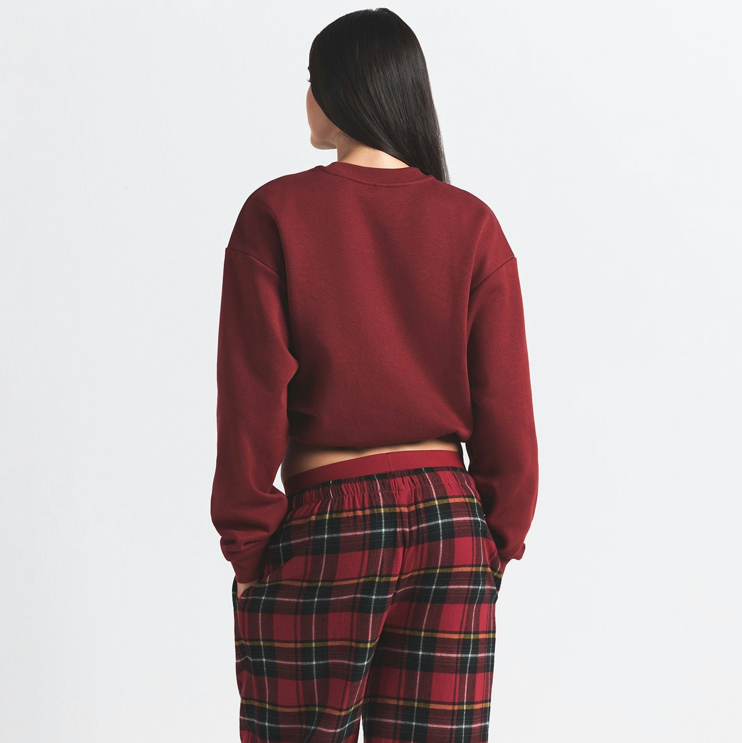 COTTON FLEECE CLASSIC CREWNECK | MERLOT ON A MODEL BACK VIEW @ | FOCUS: 0.0, 1.0, 0.9
