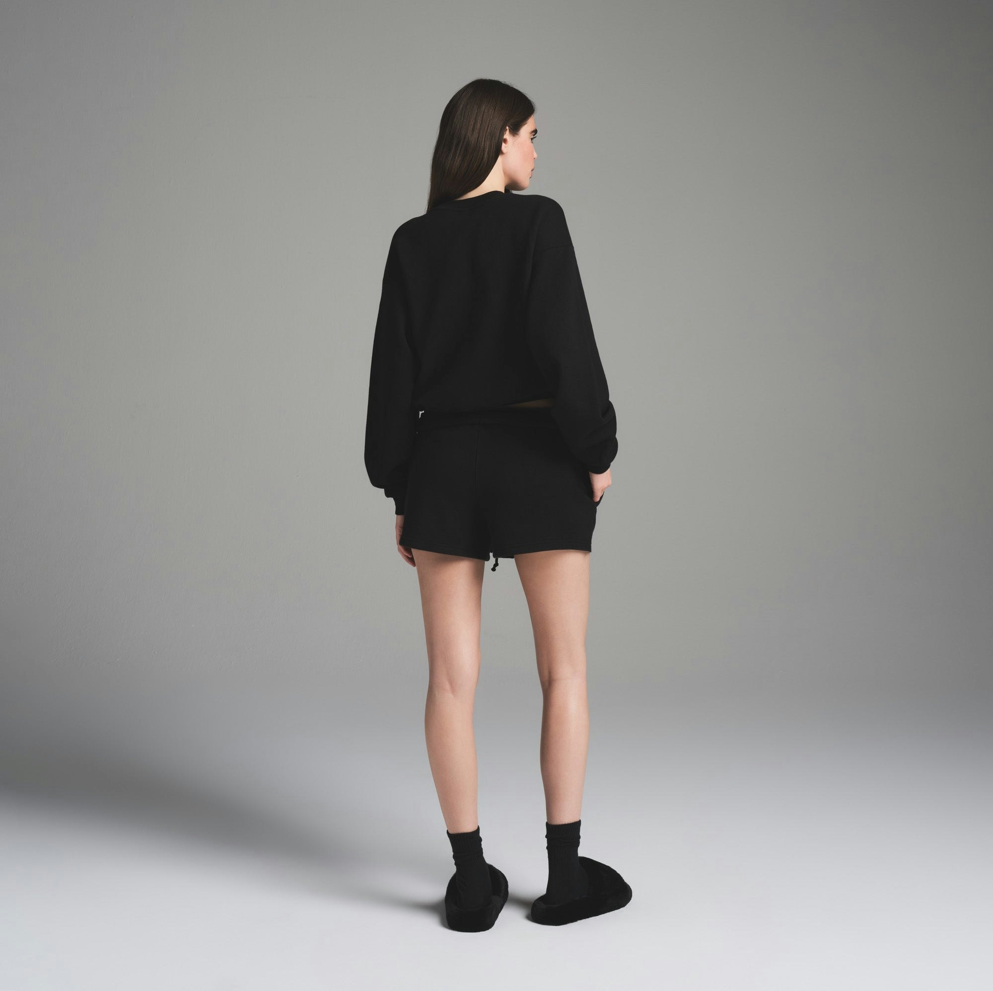 COTTON FLEECE CLASSIC CREWNECK | ONYX ON A MODEL FRONT VIEW | FOCUS: 0.0, 1.0, 0.9