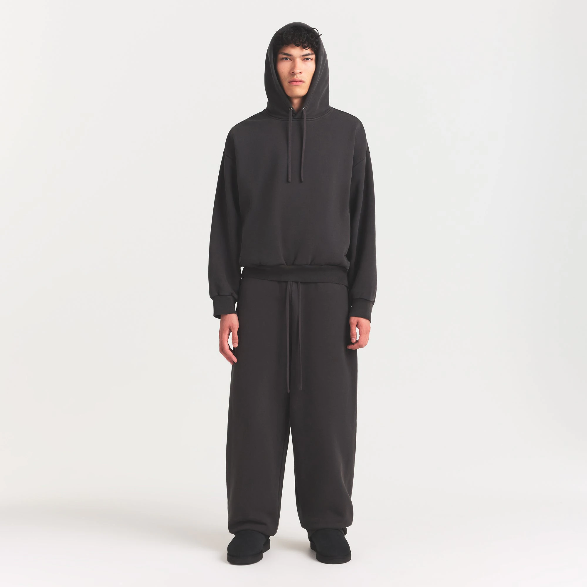 HEAVYWEIGHT FLEECE MENS HOODIE | WASHED ONYX ON A MODEL FRONT VIEW @ | FOCUS: 0.0, 1.0, 0.9