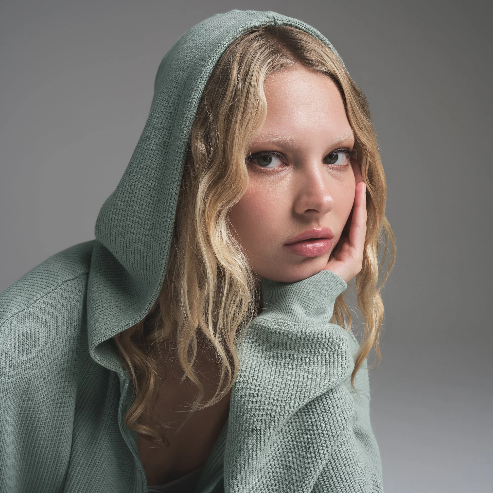 HEAVY WAFFLE CROPPED ZIP UP HOODIE | VAPOR ON A MODEL FRONT VIEW