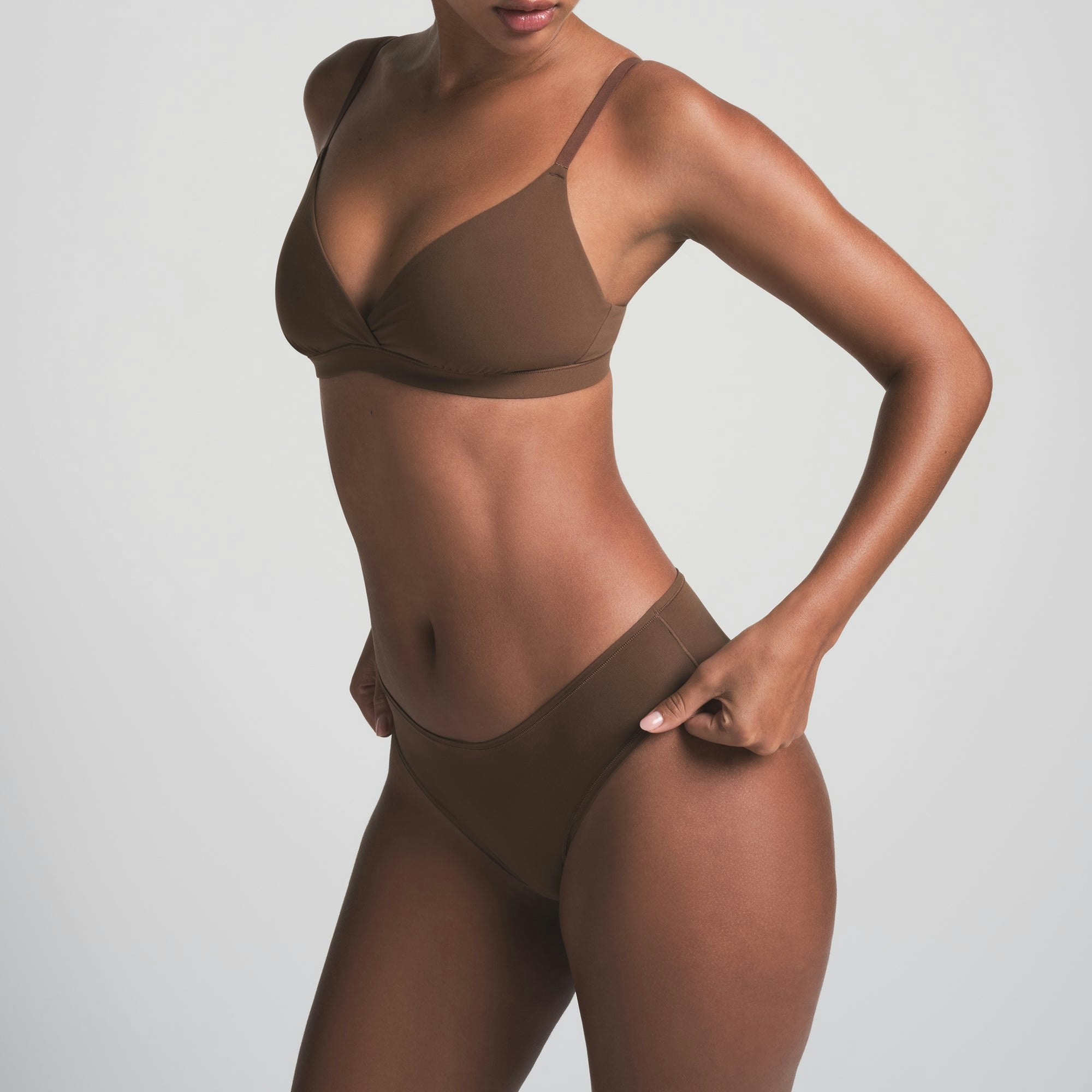 FITS EVERYBODY CHEEKY BRIEF | JASPER ON A MODEL FRONT VIEW | FOCUS: 0.0, 1.0, 0.9