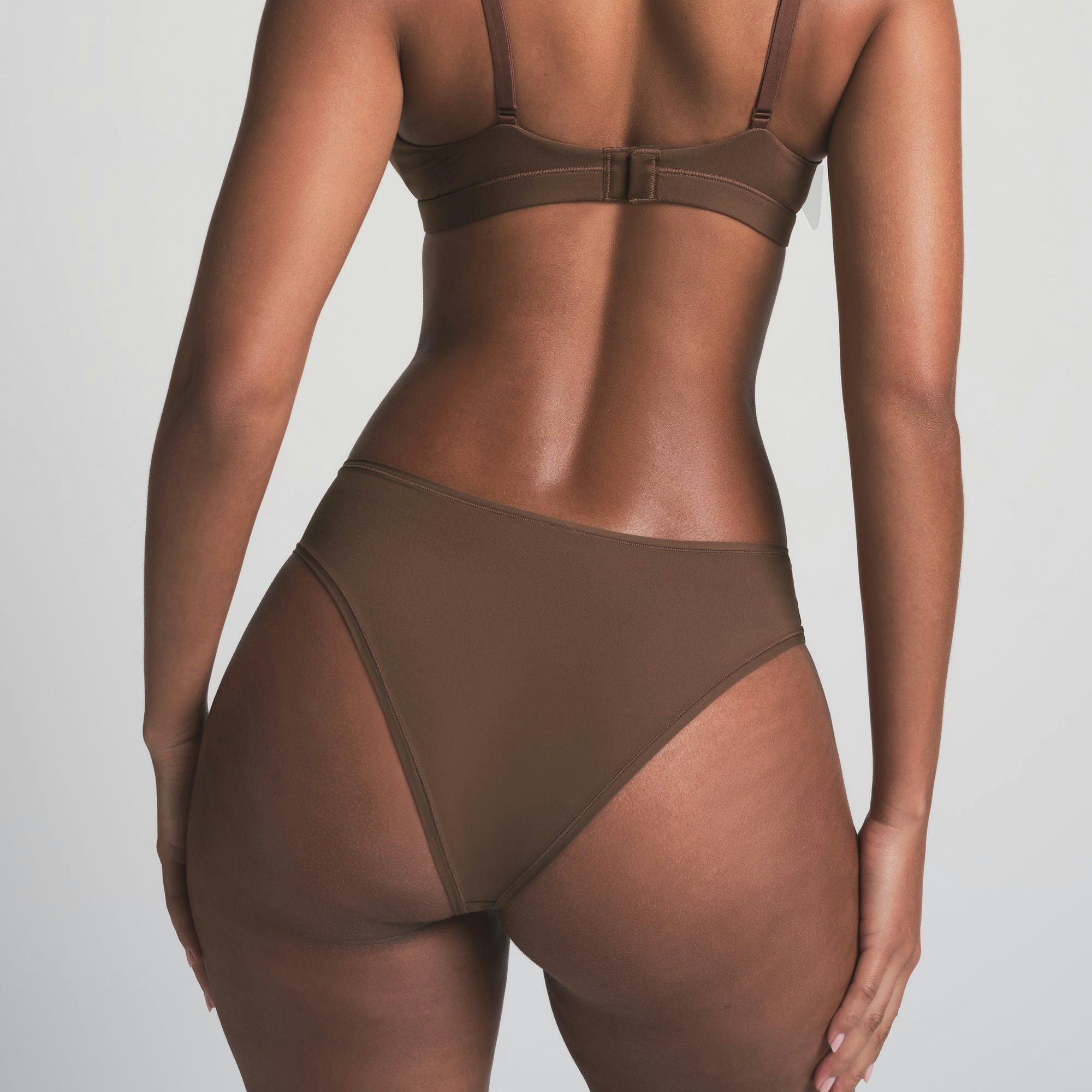 FITS EVERYBODY CHEEKY BRIEF | JASPER ON A MODEL BACK VIEW | FOCUS: 0.0, 1.0, 0.9