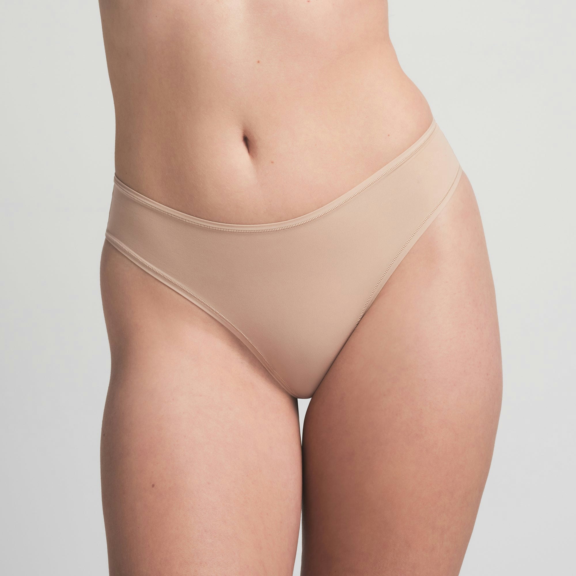 FITS EVERYBODY CHEEKY BRIEF | MICA ON A MODEL FRONT VIEW | FOCUS: 0.0, 1.0, 0.9