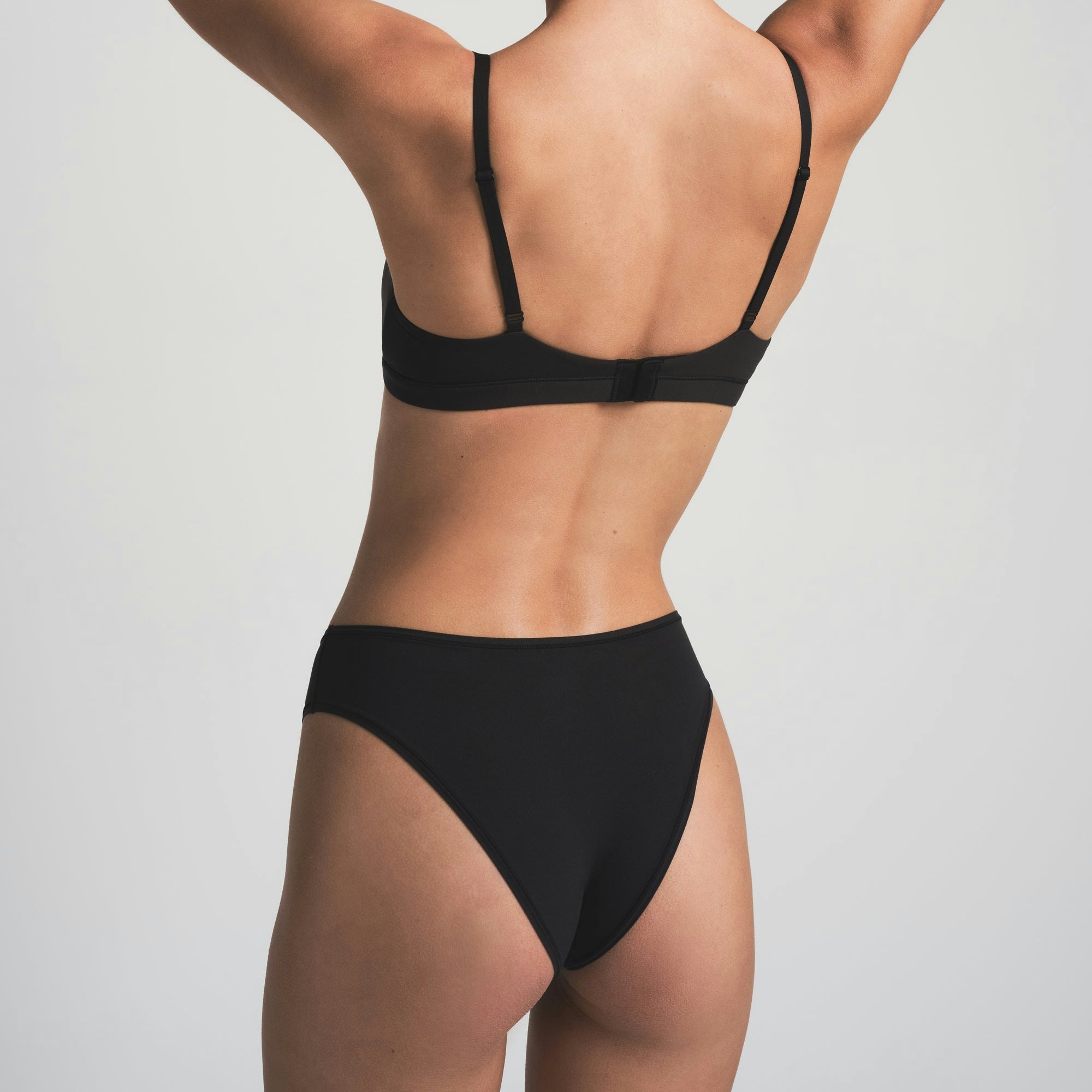 FITS EVERYBODY CHEEKY BRIEF | ONYX ON A MODEL BACK VIEW | FOCUS: 0.0, 1.0, 0.9