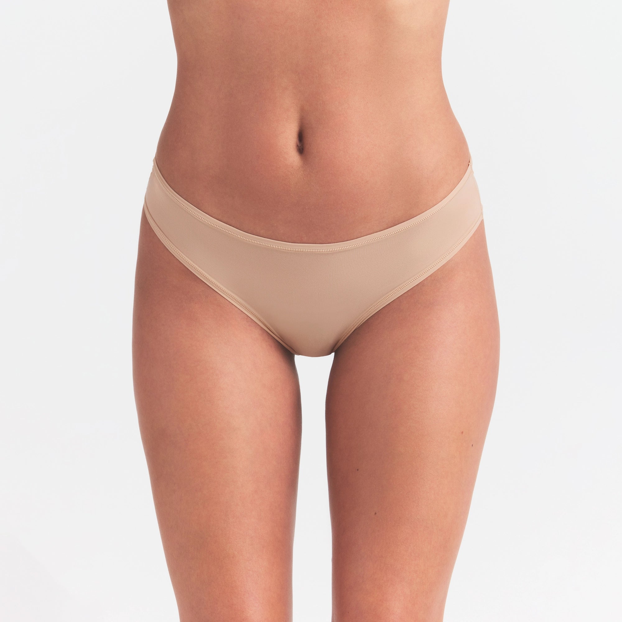 FITS EVERYBODY CHEEKY BRIEF | CLAY ON A MODEL SIDE VIEW