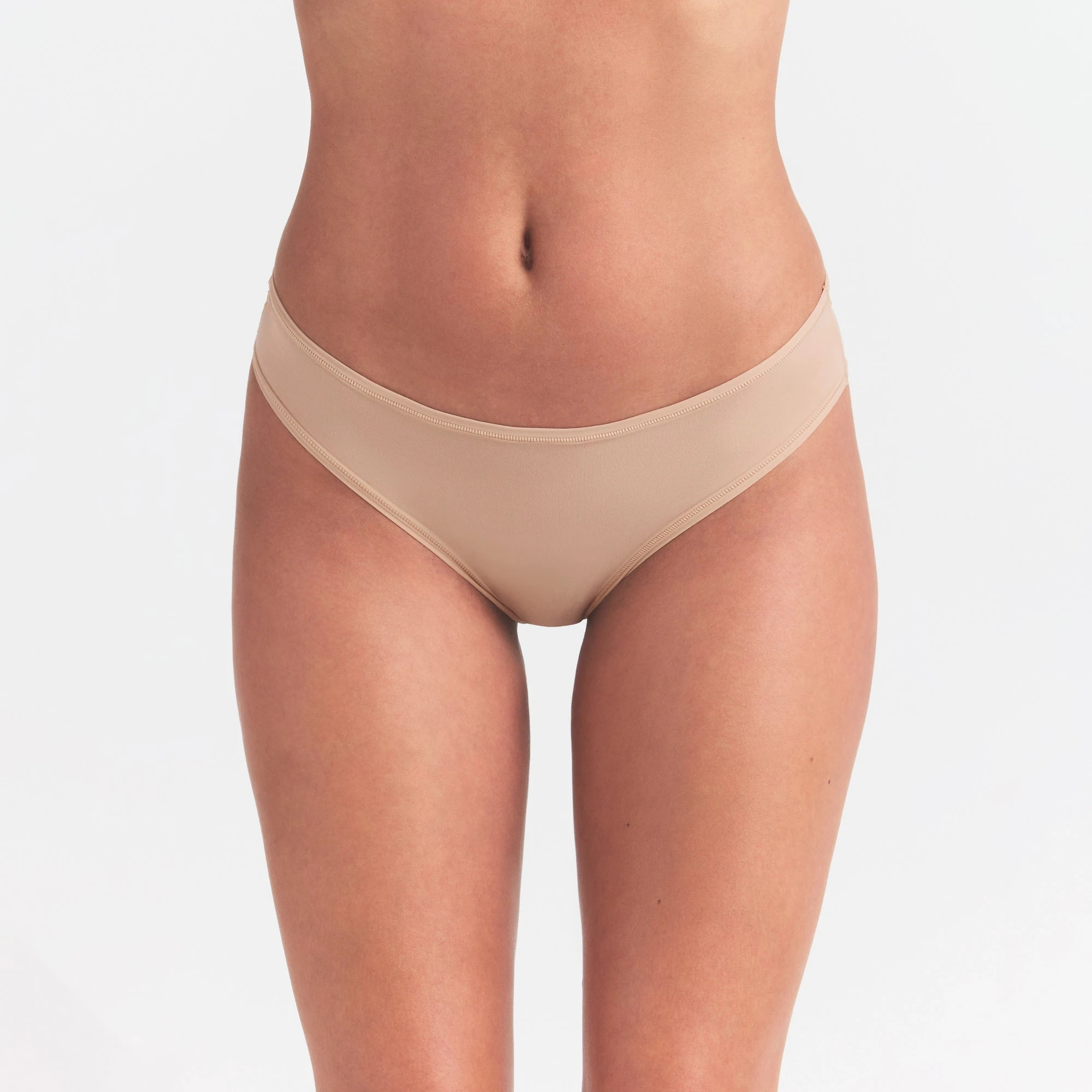 FITS EVERYBODY CHEEKY BRIEF | CLAY ON A MODEL SIDE VIEW
