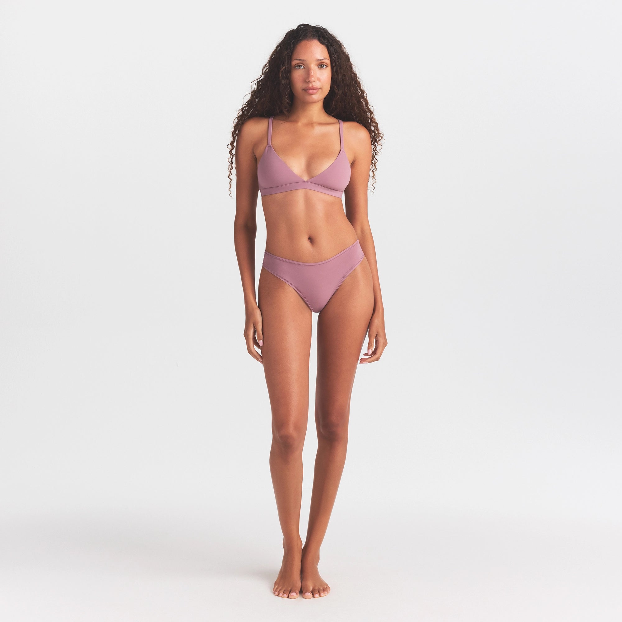 FITS EVERYBODY CHEEKY BRIEF | MUTED MAUVE ON A MODEL FRONT VIEW @ | FOCUS: 0.0, 1.0, 0.9