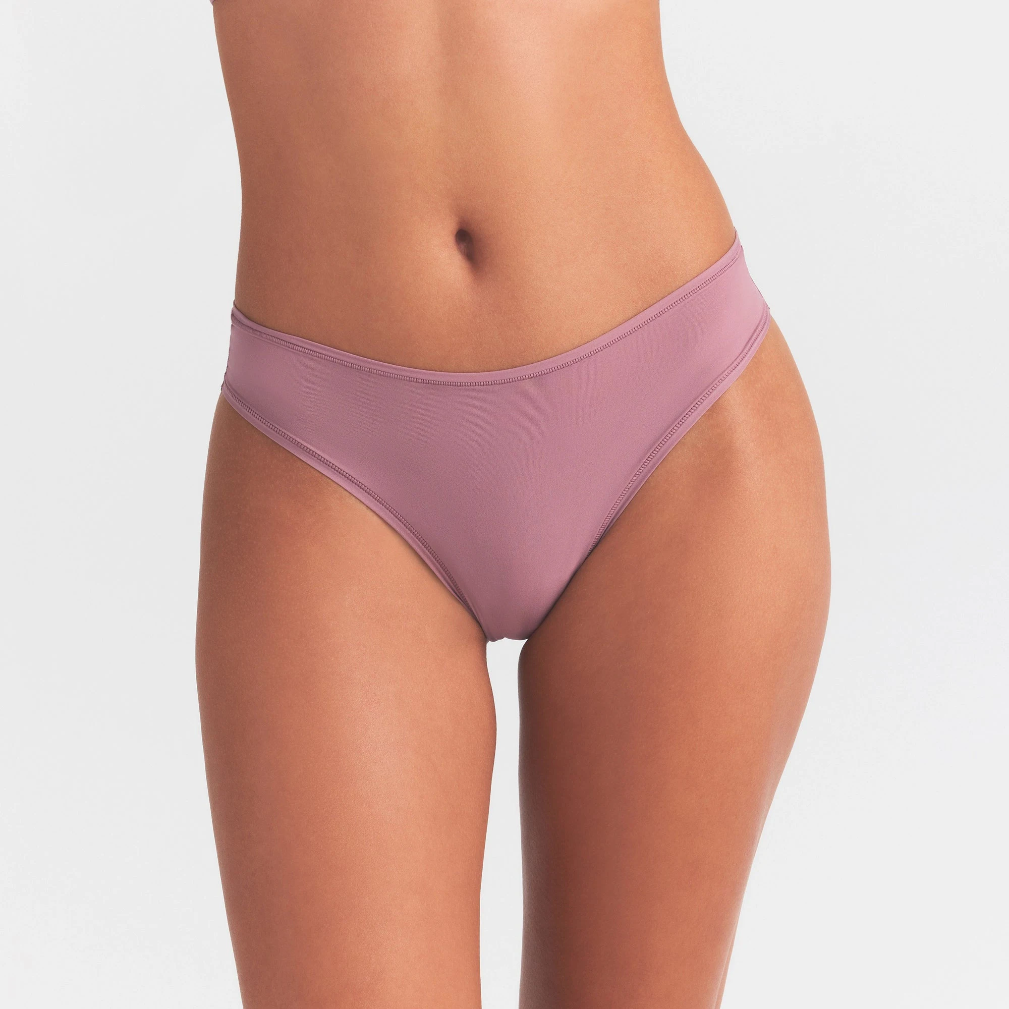 FITS EVERYBODY CHEEKY BRIEF | MUTED MAUVE ON A MODEL SIDE VIEW @ | FOCUS: 0.0, 1.0, 0.9