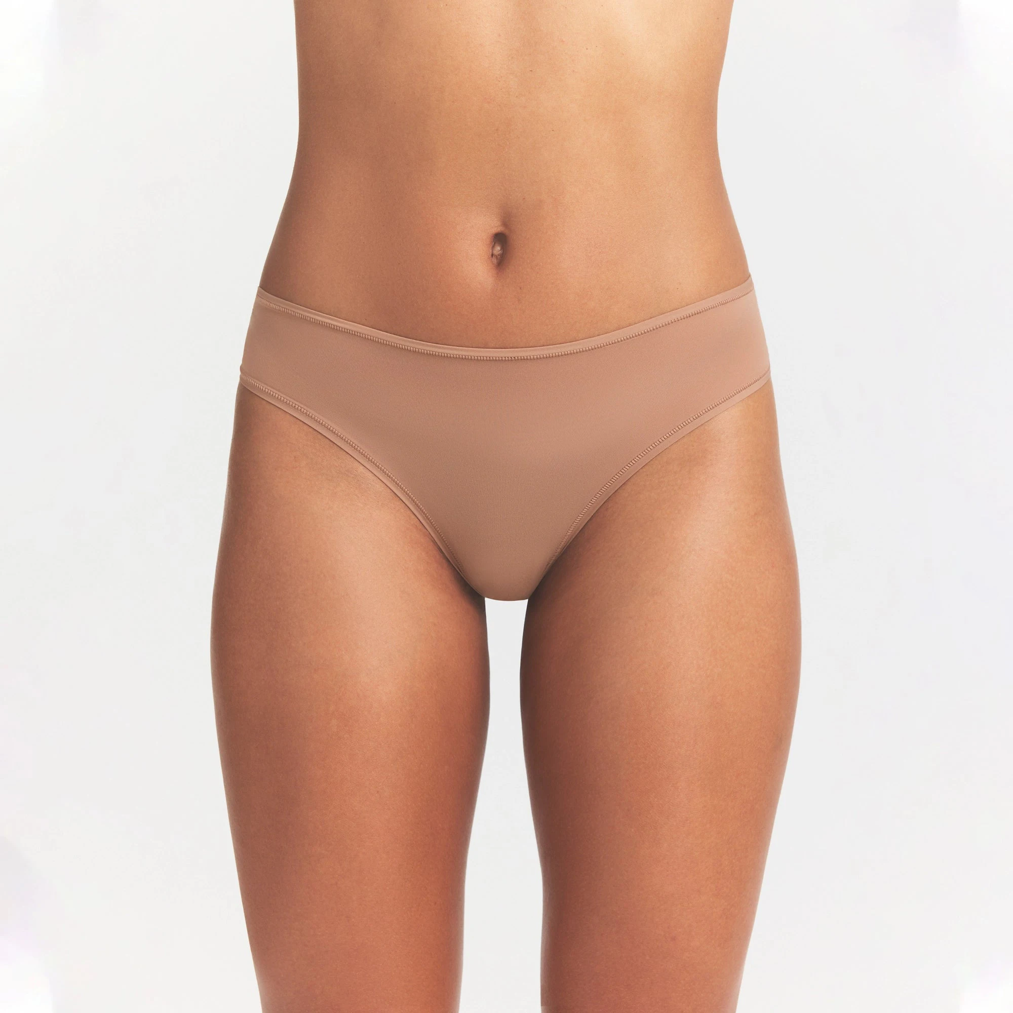 FITS EVERYBODY CHEEKY BRIEF | SIENNA ON A MODEL SIDE VIEW