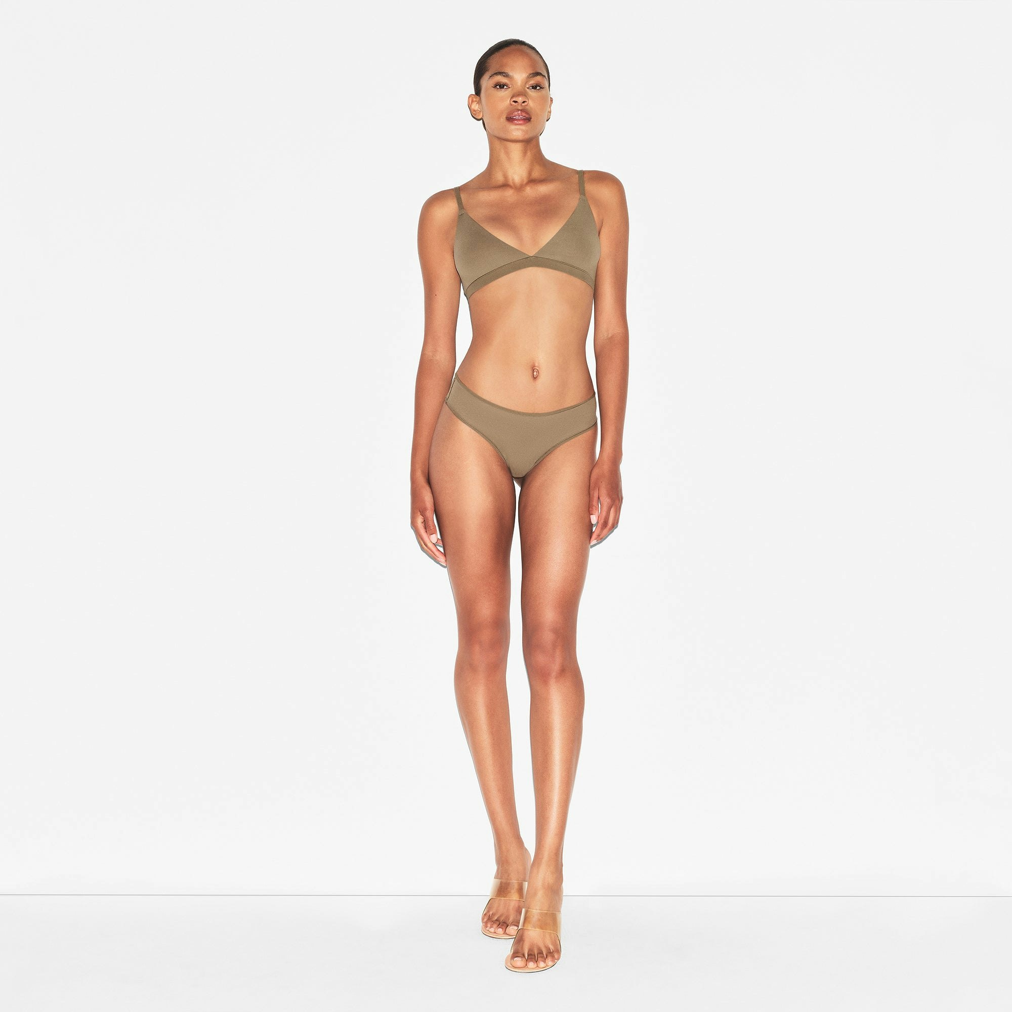 FITS EVERYBODY CHEEKY BRIEF | TRUFFLE ON A MODEL FRONT VIEW | FOCUS: 0.0, 1.0, 0.9