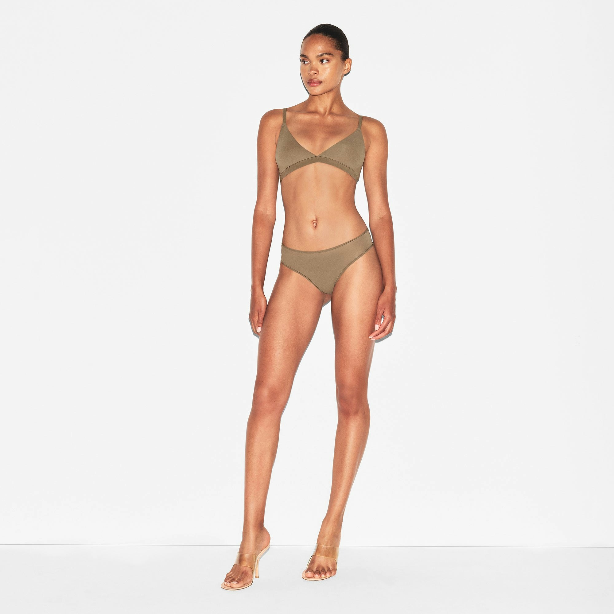 FITS EVERYBODY CHEEKY BRIEF | TRUFFLE ON A MODEL FRONT VIEW | FOCUS: 0.0, 1.0, 0.9
