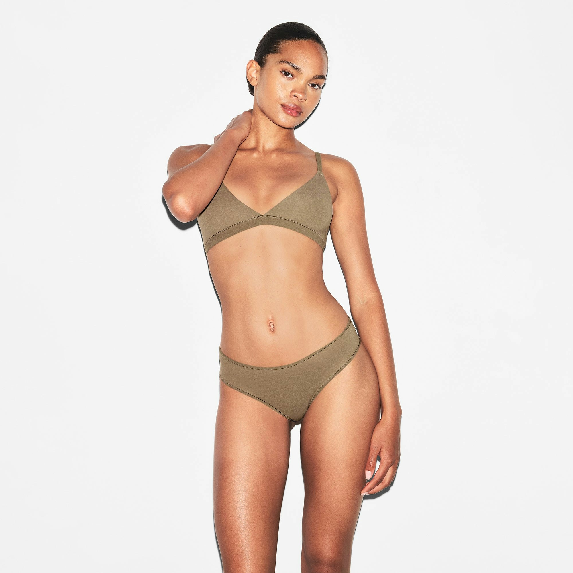 FITS EVERYBODY CHEEKY BRIEF | TRUFFLE ON A MODEL FRONT VIEW | FOCUS: 0.0, 1.0, 0.9