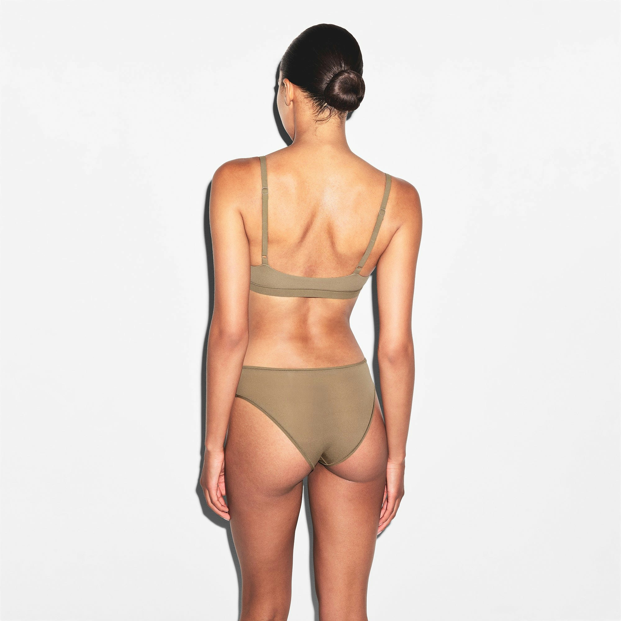 FITS EVERYBODY CHEEKY BRIEF | TRUFFLE ON A MODEL BACK VIEW | FOCUS: 0.0, 1.0, 0.9