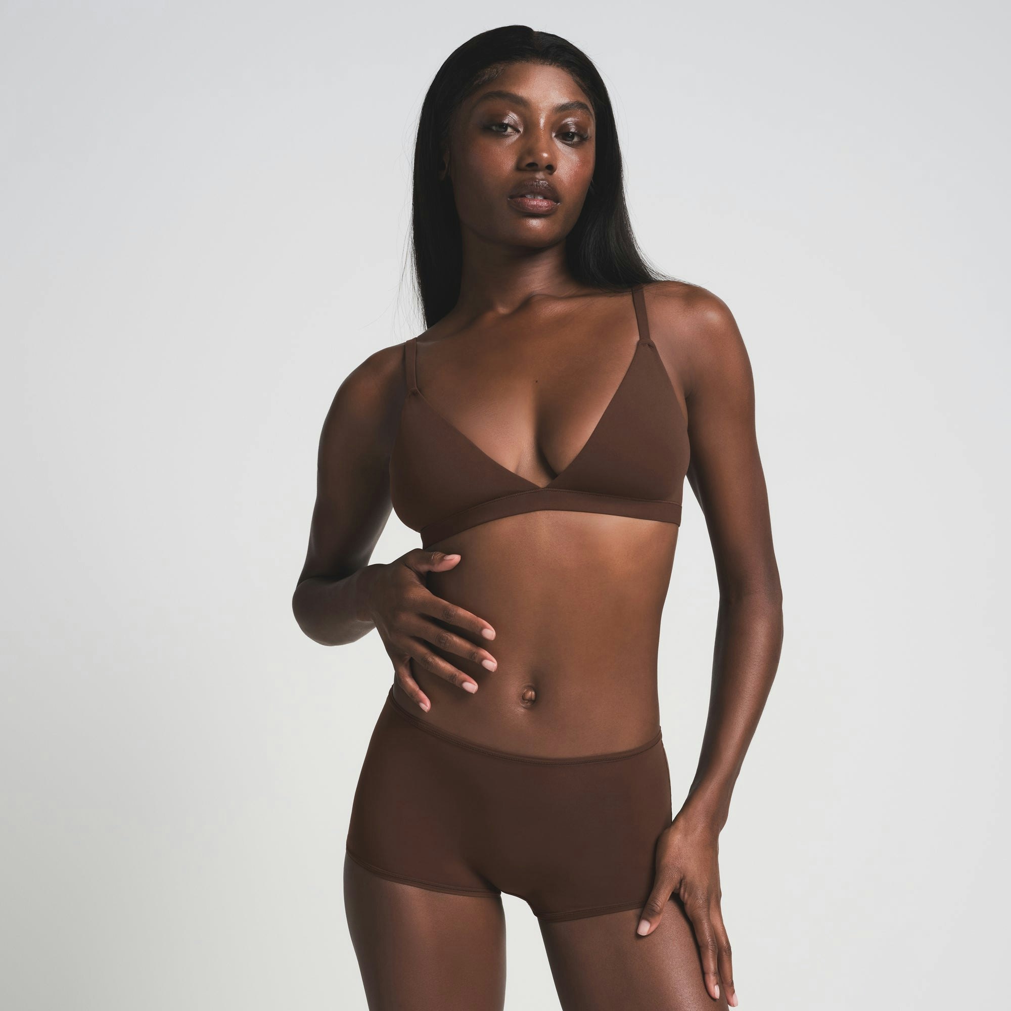 FITS EVERYBODY BOY SHORT | COCOA ON A MODEL FRONT VIEW | FOCUS: 0.0, 1.0, 0.9