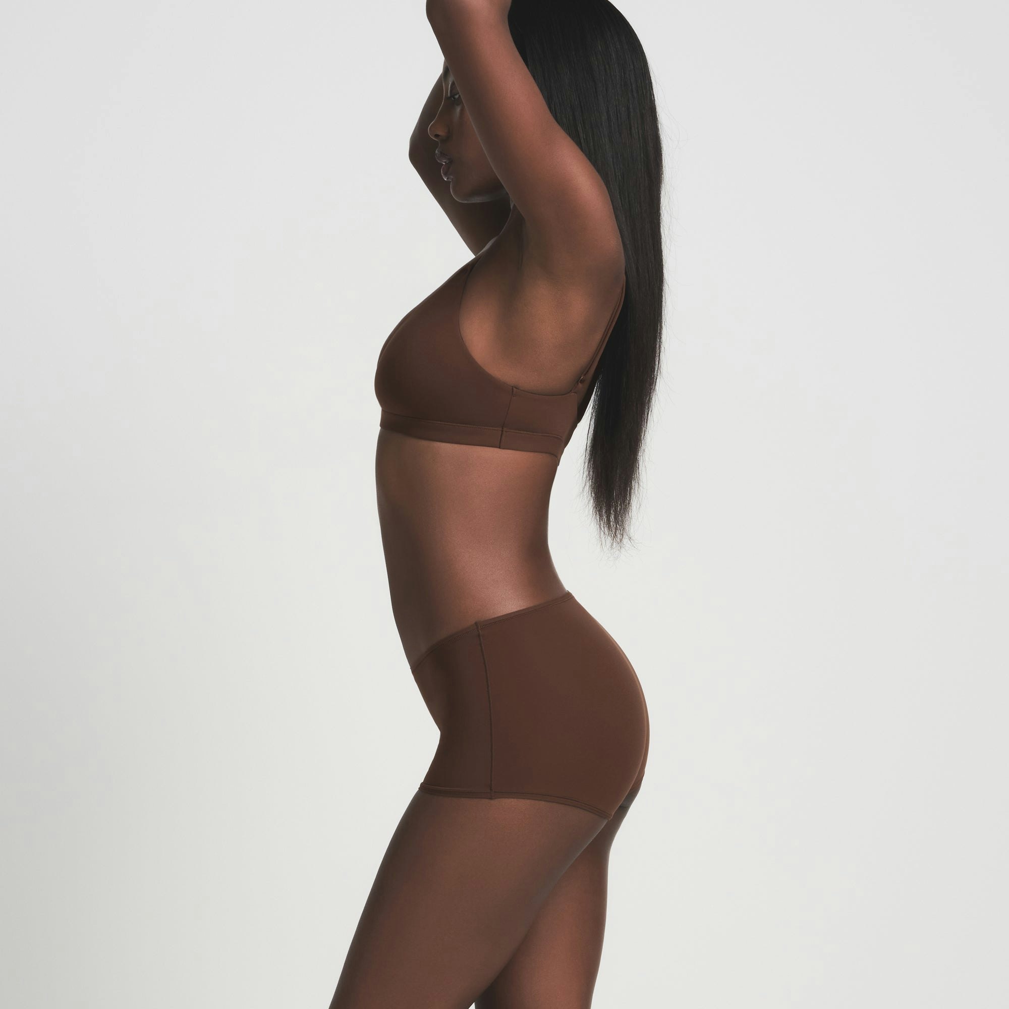 FITS EVERYBODY BOY SHORT | COCOA ON A MODEL SIDE VIEW | FOCUS: 0.0, 1.0, 0.9