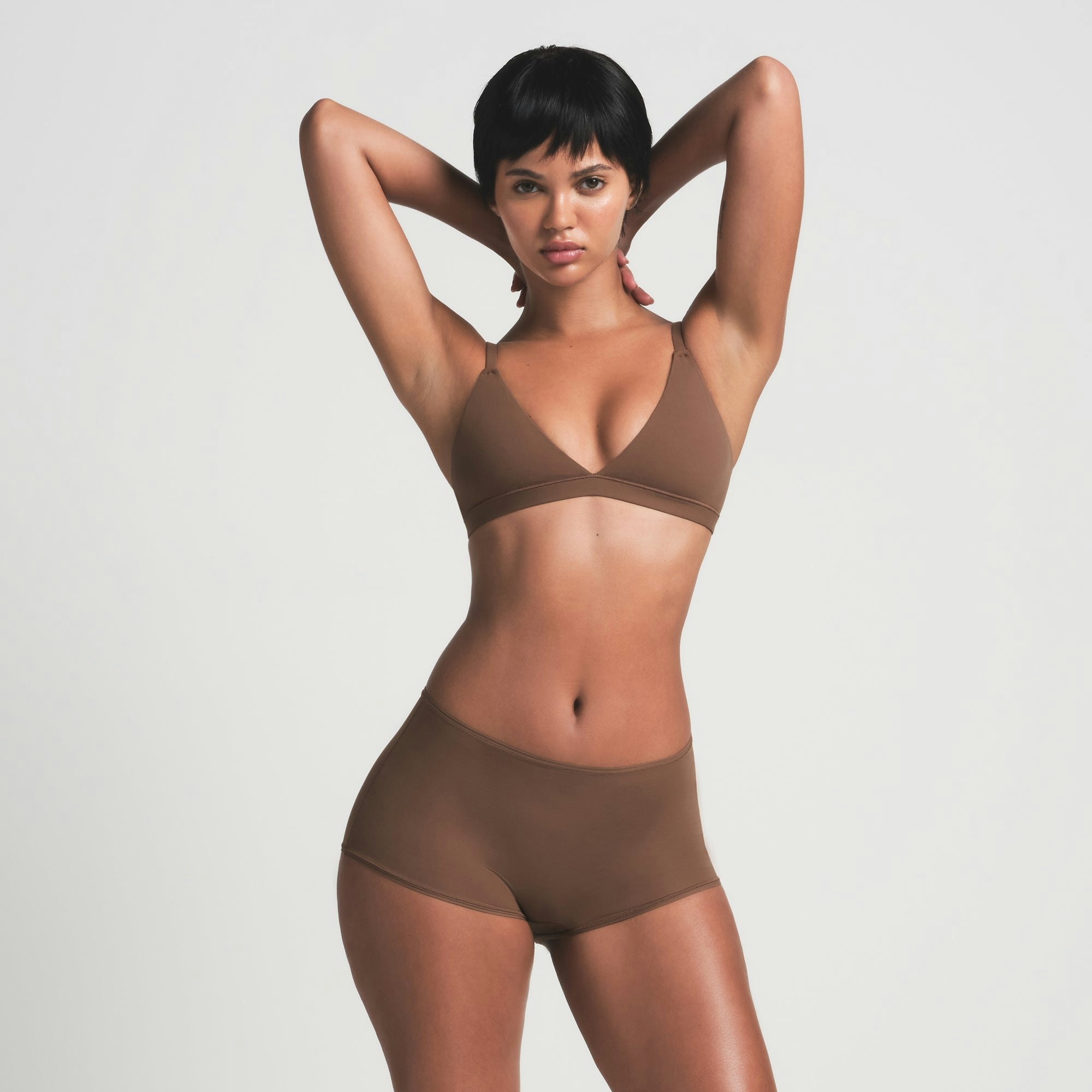 FITS EVERYBODY BOY SHORT | JASPER ON A MODEL FRONT VIEW | FOCUS: 0.0, 1.0, 0.9