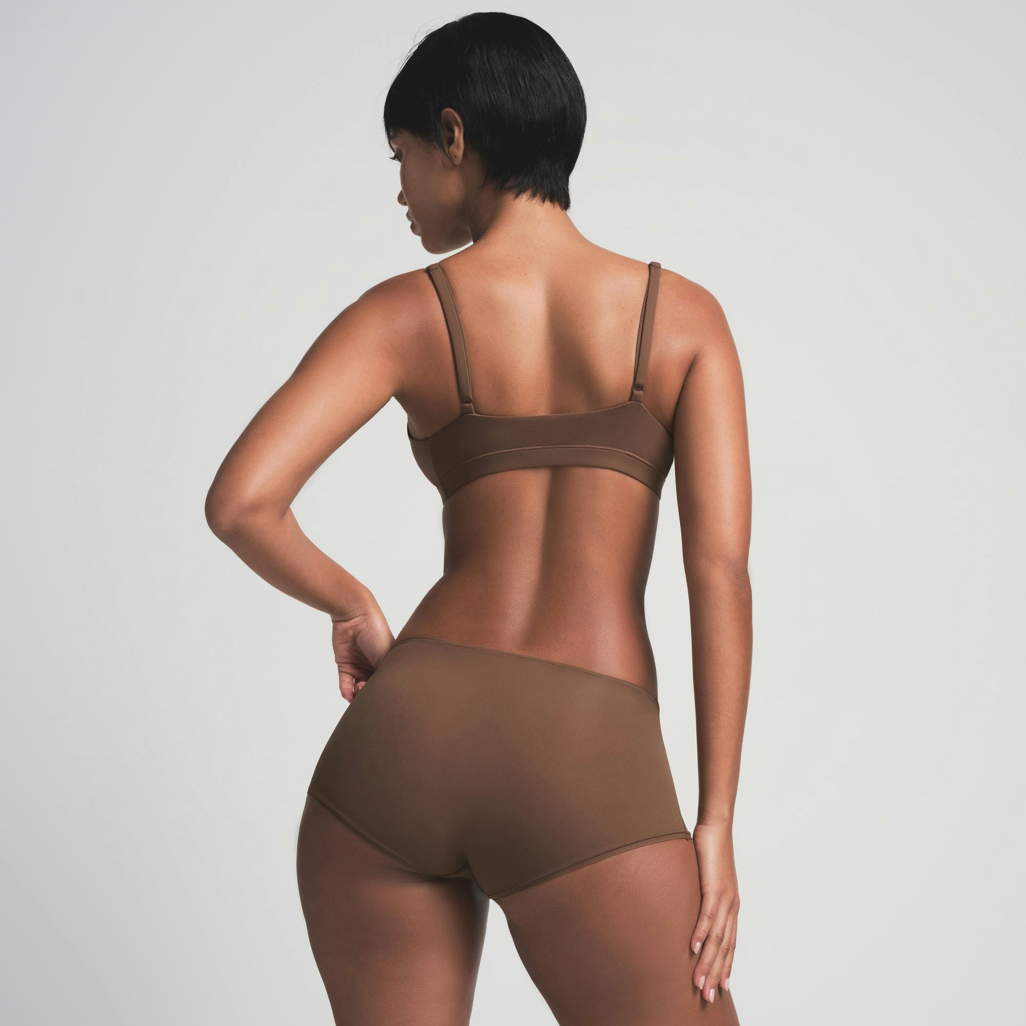 FITS EVERYBODY BOY SHORT | JASPER ON A MODEL BACK VIEW | FOCUS: 0.0, 1.0, 0.9