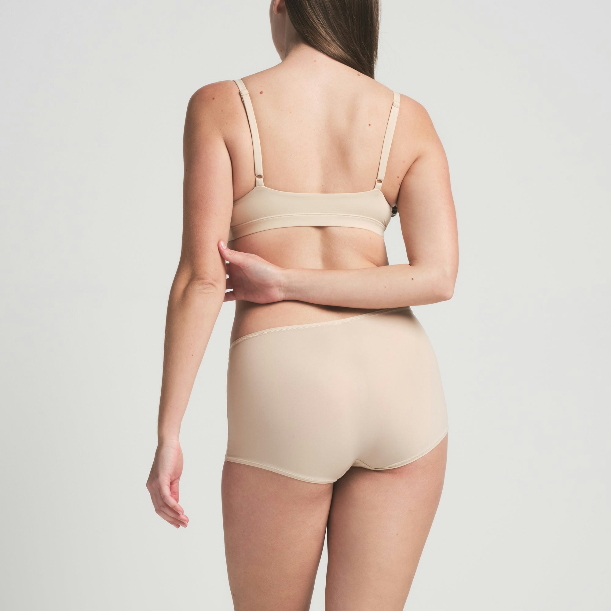 FITS EVERYBODY BOY SHORT | SAND ON A MODEL BACK VIEW | FOCUS: 0.0, 1.0, 0.9