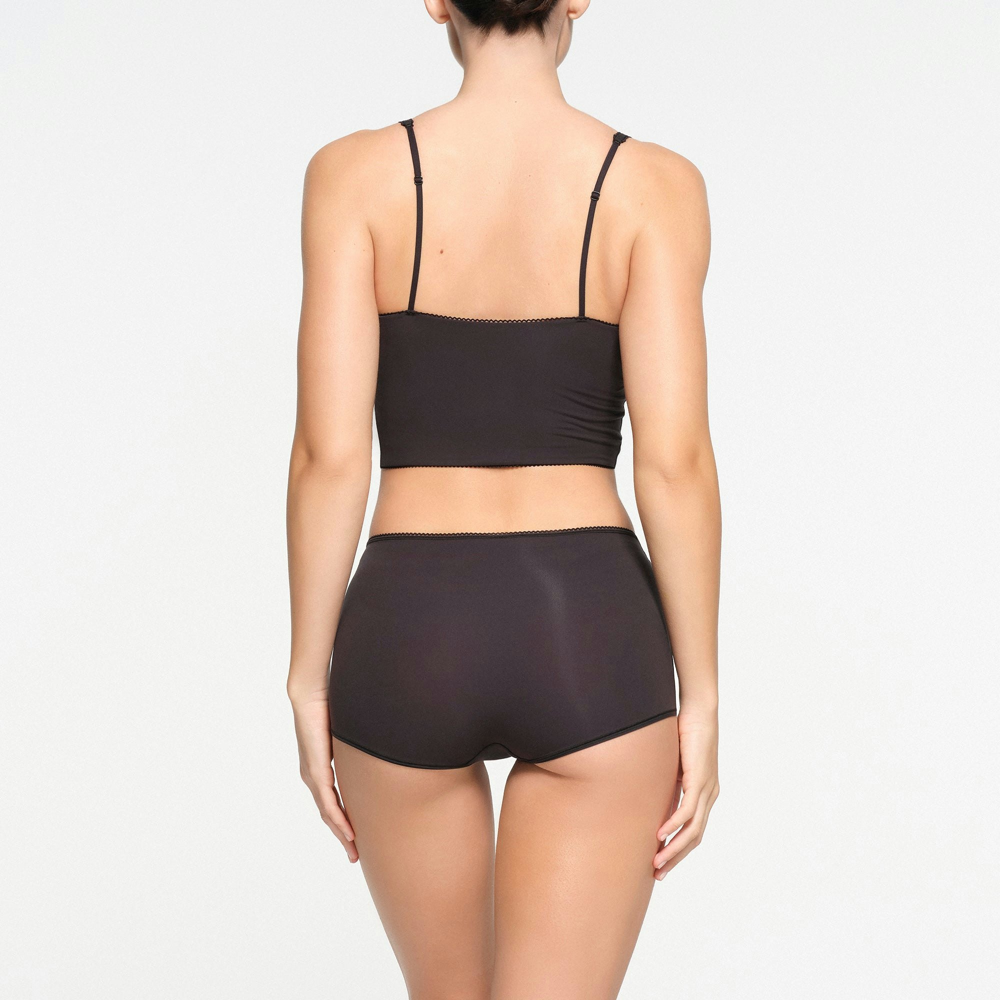 FITS EVERYBODY PICOT TRIM BOY SHORT | ONYX ON A MODEL BACK VIEW