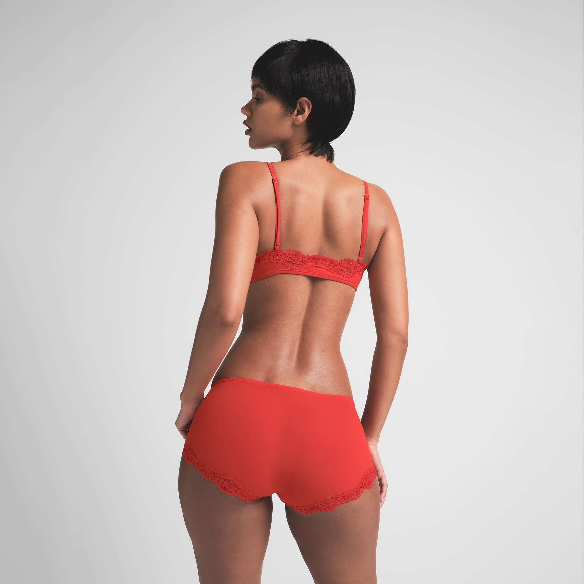 FITS EVERYBODY LACE BOY SHORT | CAYENNE ON A MODEL BACK VIEW | FOCUS: 0.0, 1.0, 0.9