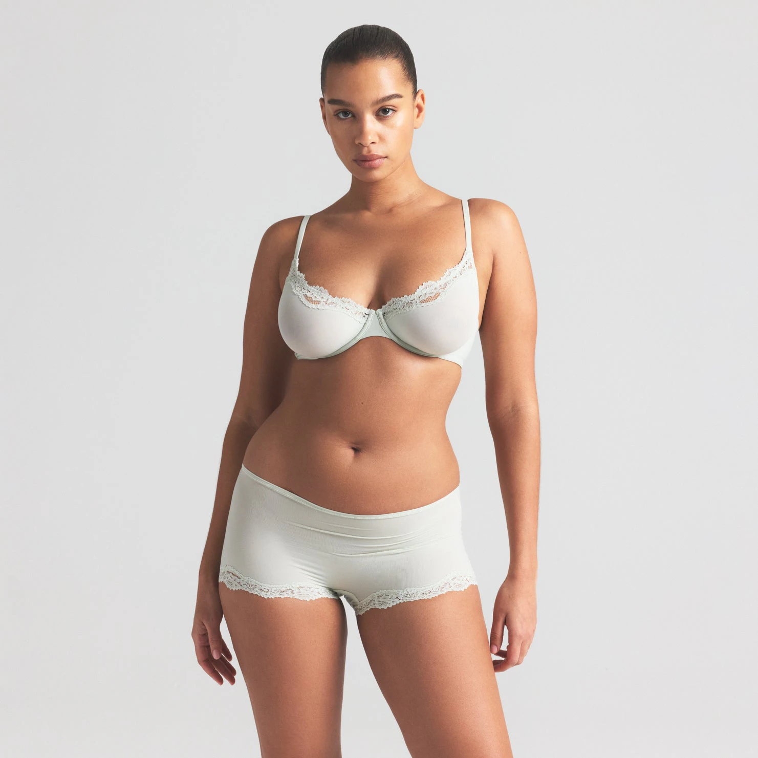 FITS EVERYBODY LACE BOY SHORT | SPEARMINT ON A MODEL SIDE VIEW | FOCUS: 0.0, 1.0, 0.9