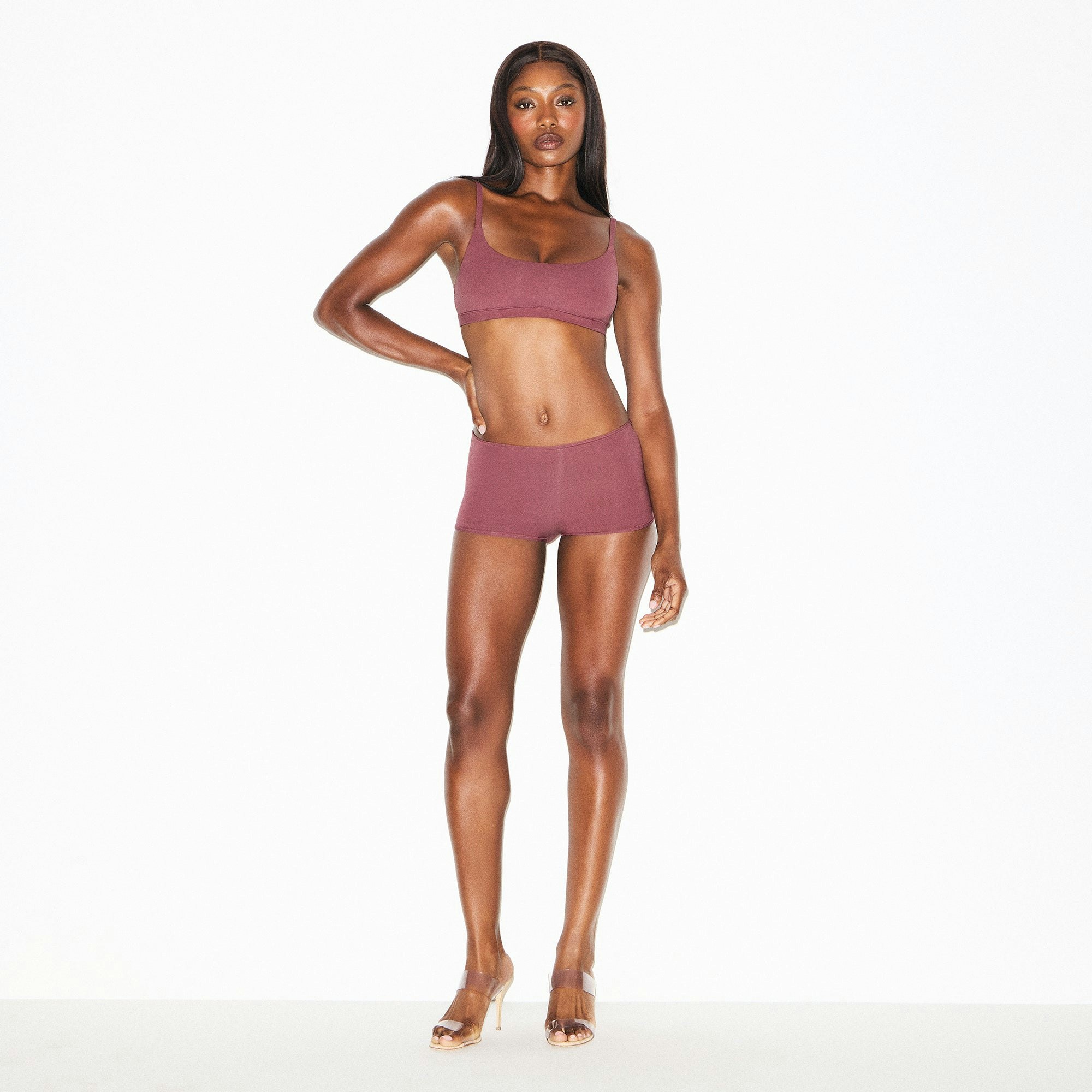 FITS EVERYBODY BOY SHORT | BEET ON A MODEL FRONT VIEW @ | FOCUS: 0.0, 1.0, 0.9