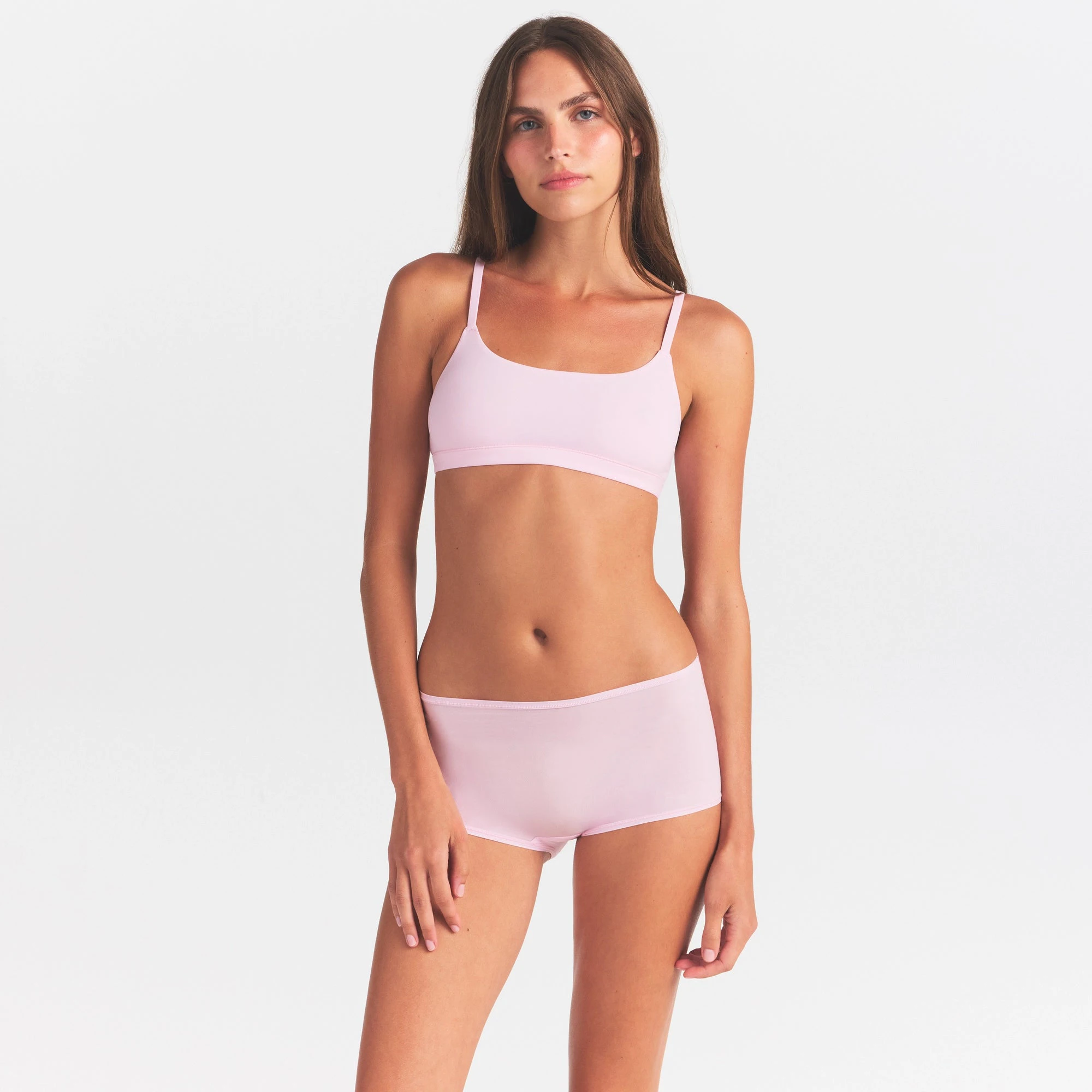 FITS EVERYBODY BOY SHORT | CHERRY BLOSSOM ON A MODEL SIDE VIEW