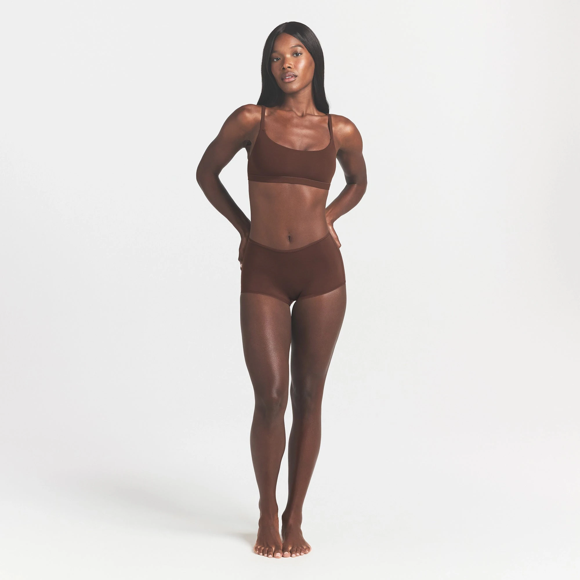 FITS EVERYBODY BOY SHORT | COCOA ON A MODEL FRONT VIEW