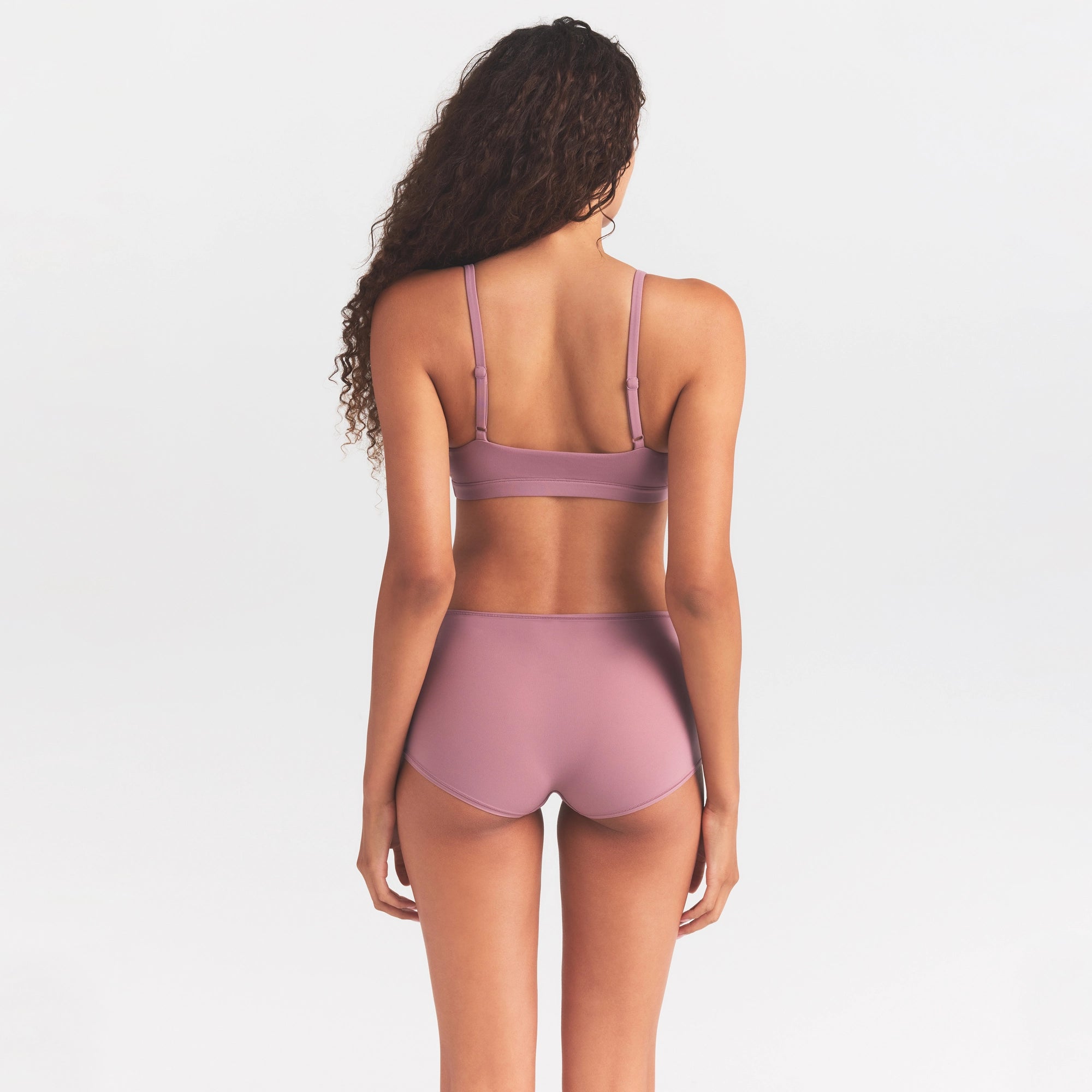 FITS EVERYBODY BOY SHORT | MUTED MAUVE ON A MODEL SIDE VIEW