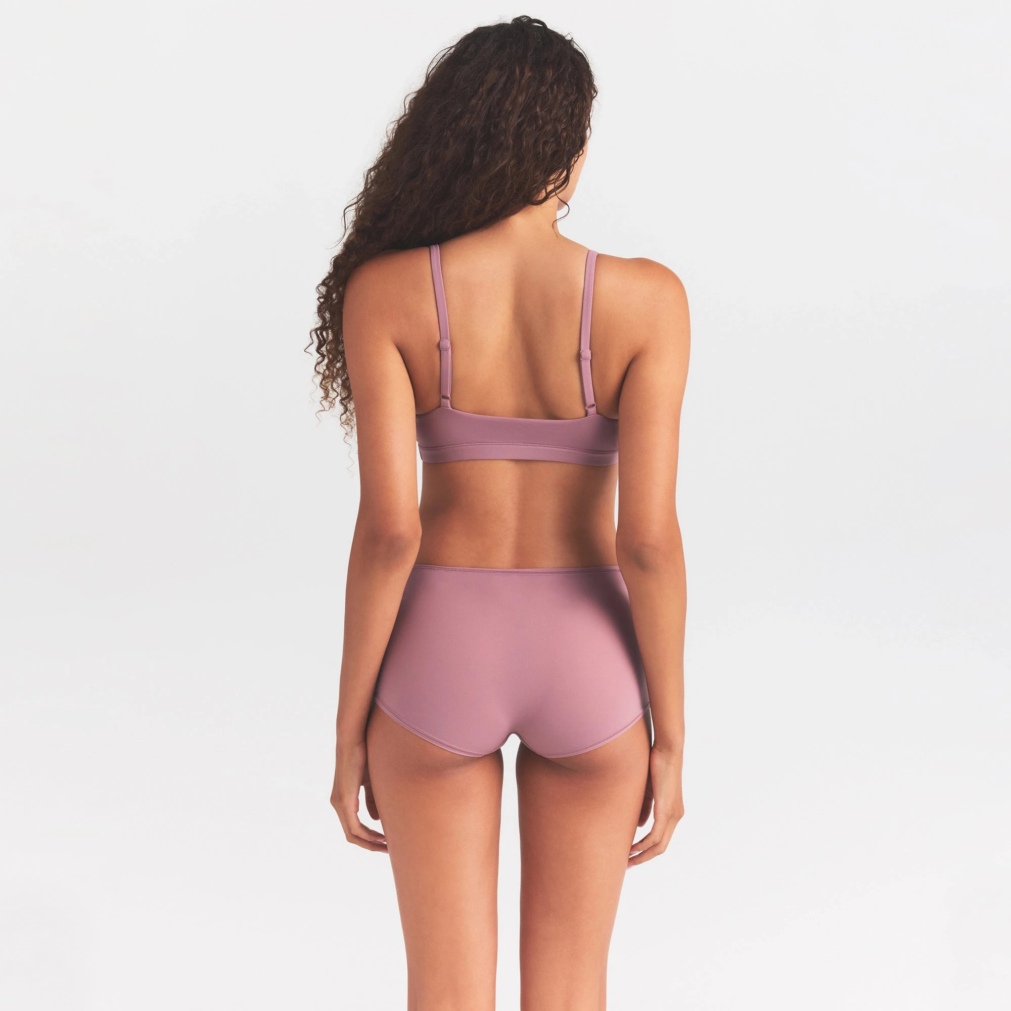 FITS EVERYBODY BOY SHORT | MUTED MAUVE ON A MODEL SIDE VIEW