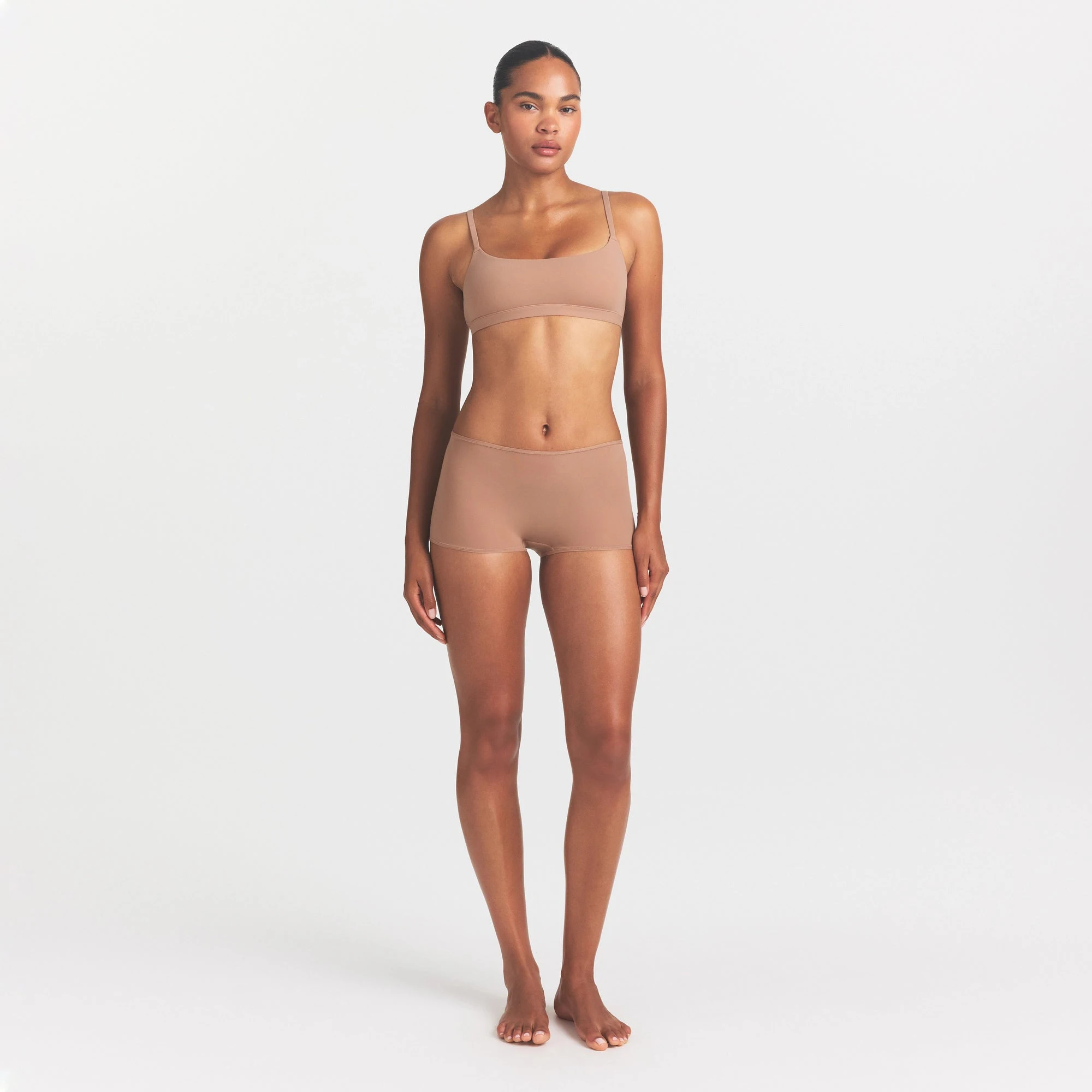 FITS EVERYBODY BOY SHORT | SIENNA ON A MODEL FRONT VIEW