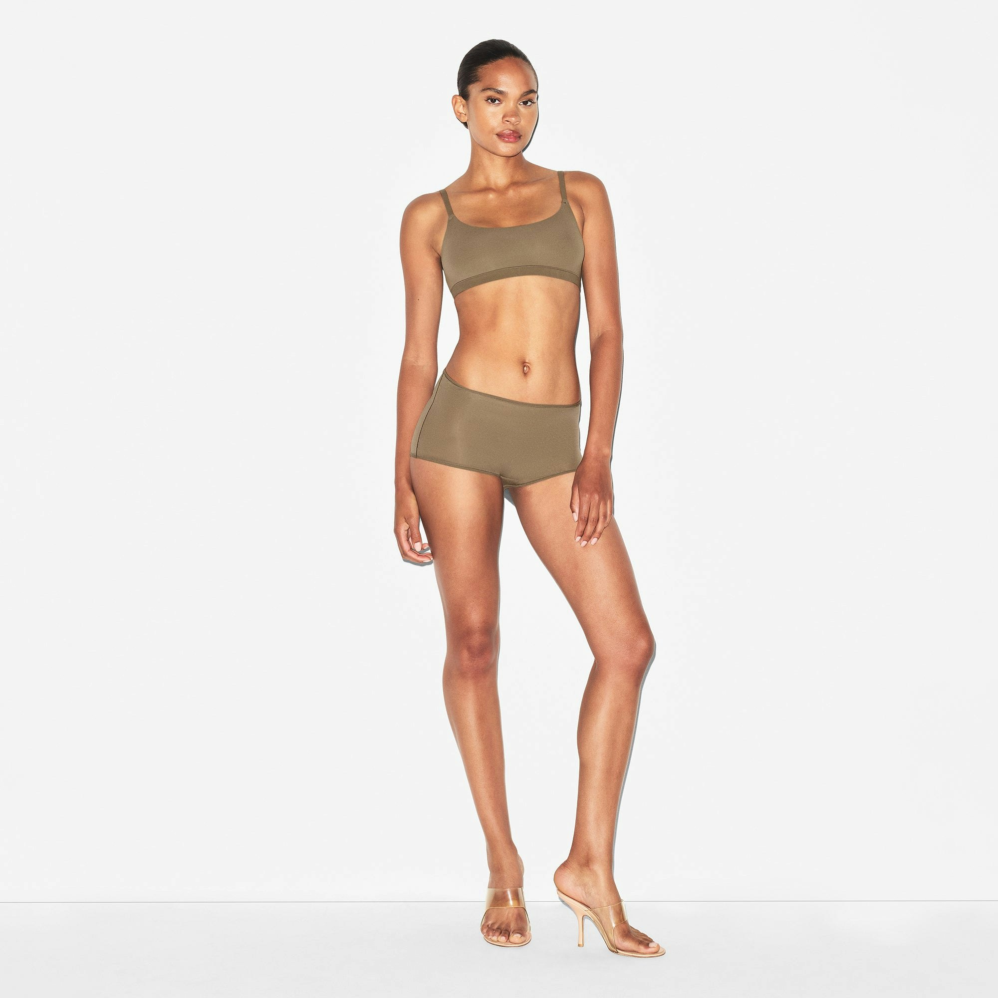 FITS EVERYBODY BOY SHORT | TRUFFLE ON A MODEL FRONT VIEW | FOCUS: 0.0, 1.0, 0.9