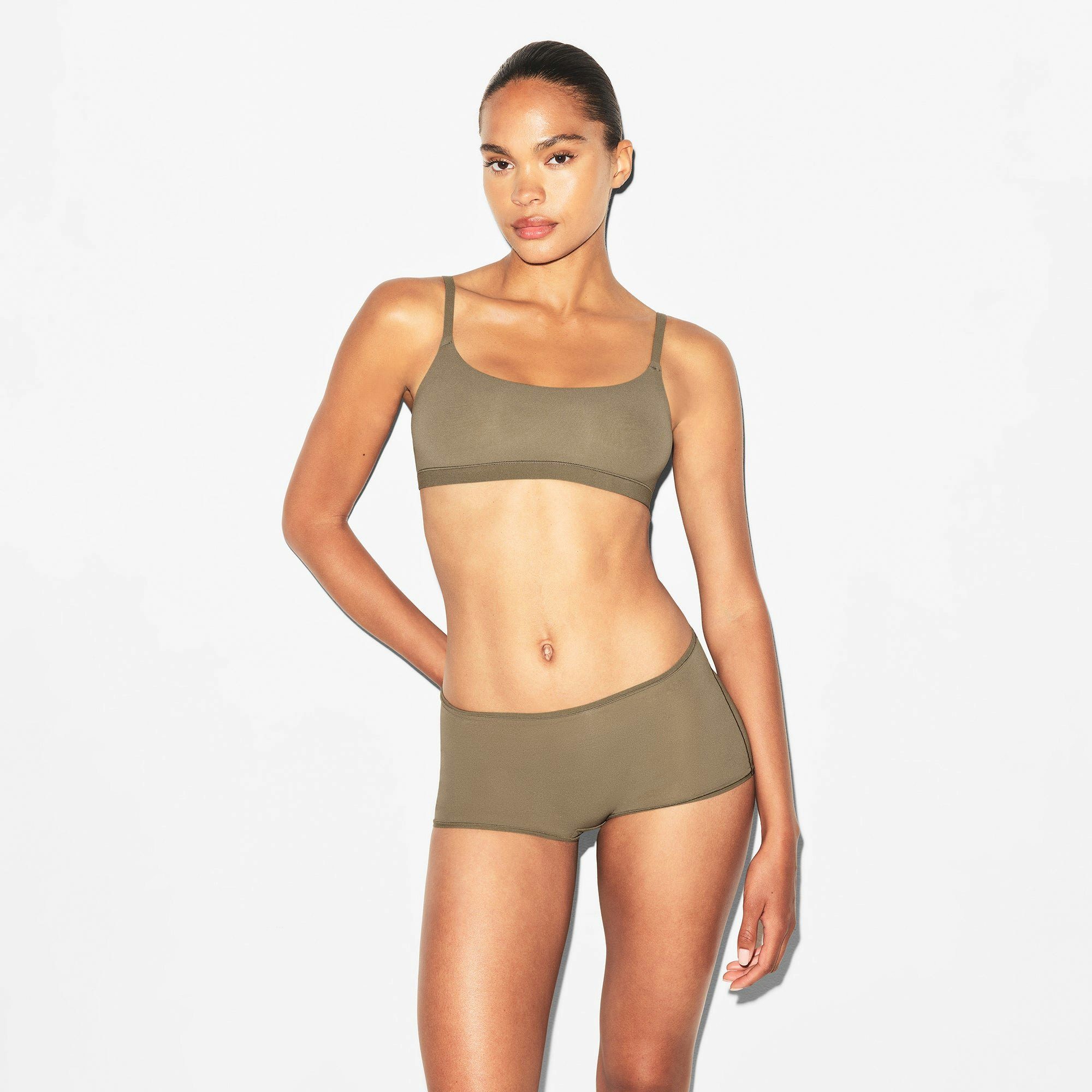 FITS EVERYBODY BOY SHORT | TRUFFLE ON A MODEL FRONT VIEW | FOCUS: 0.0, 1.0, 0.9