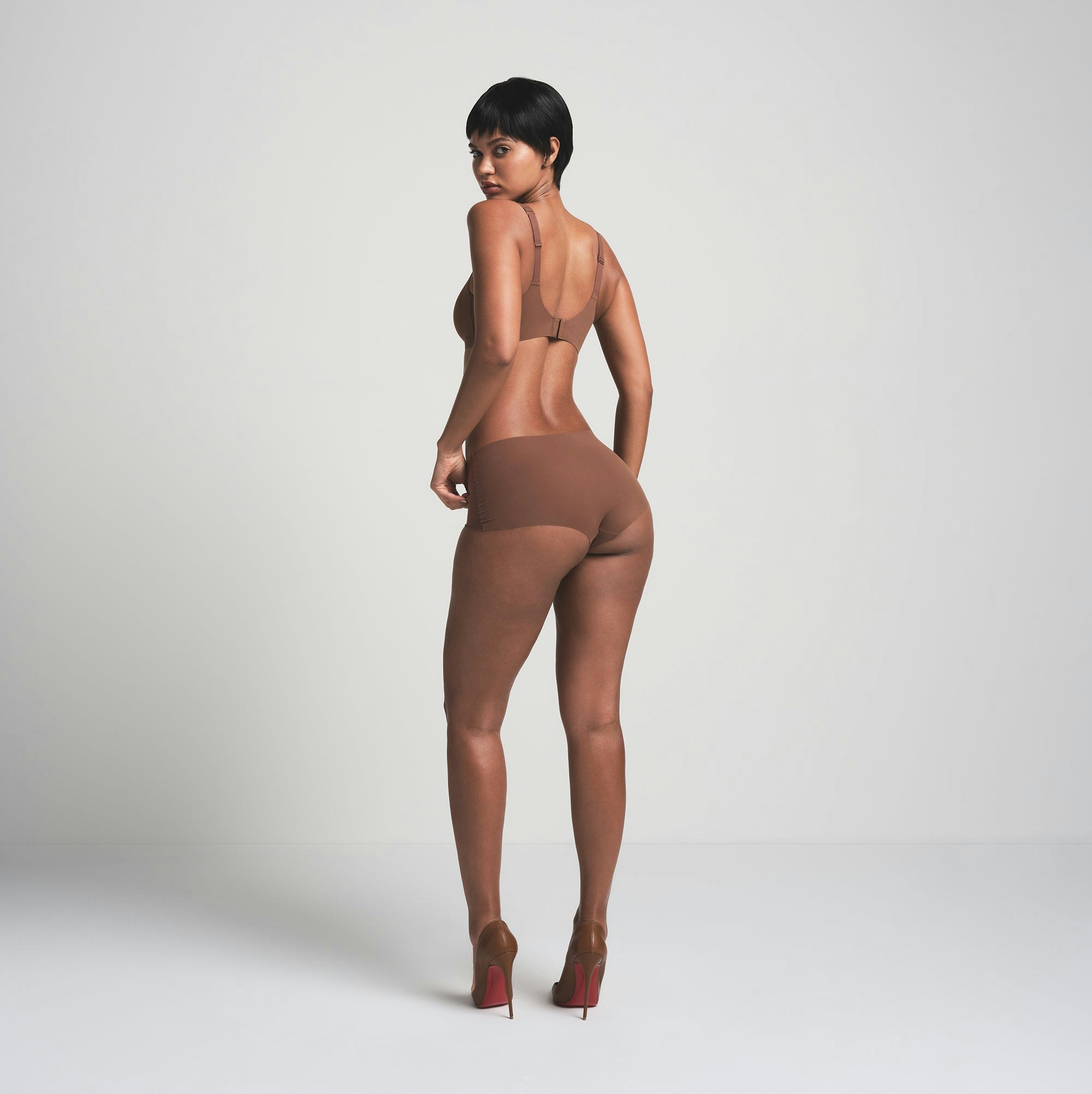 NAKED BOY SHORT WORN BY A MODEL IN BACK VIEW