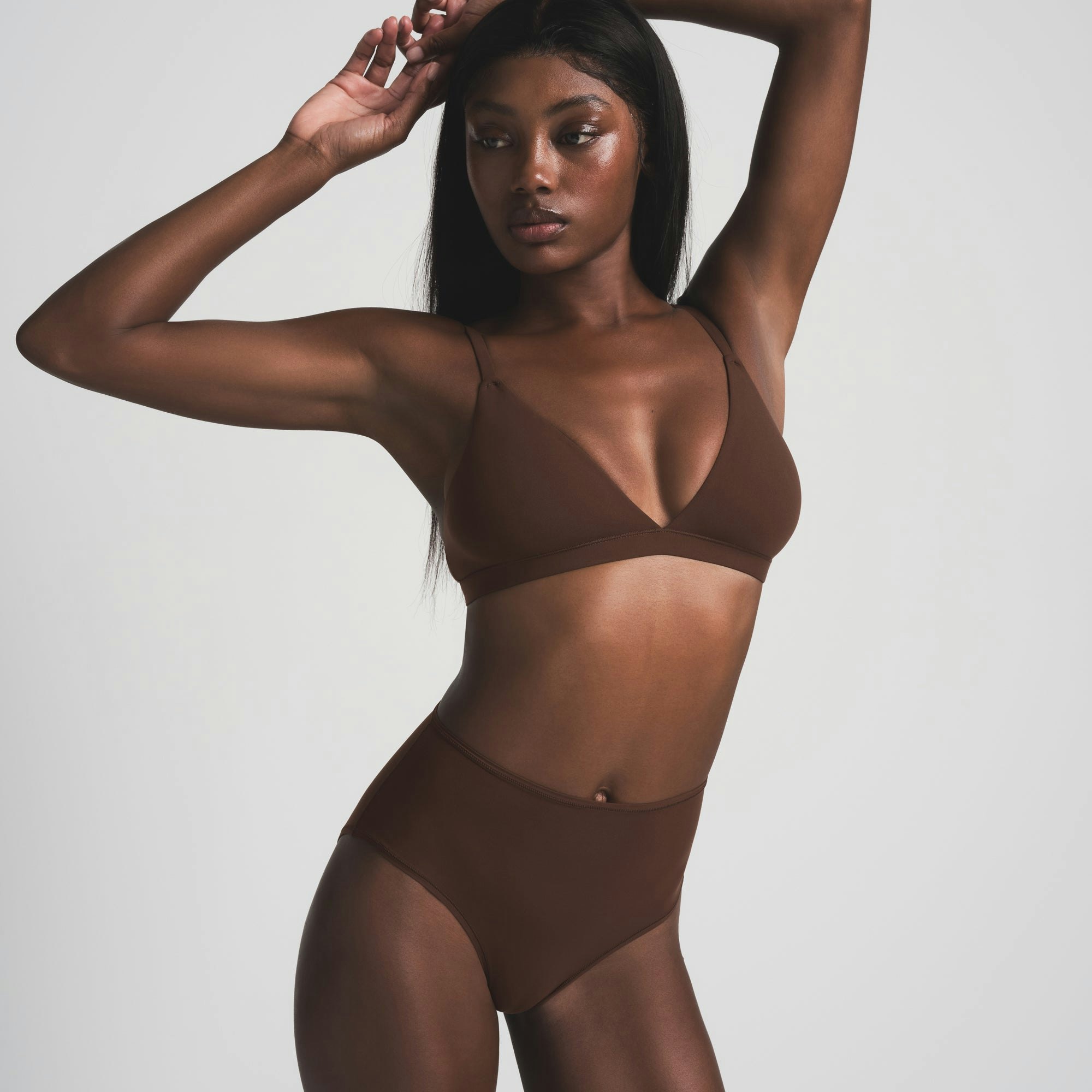 FITS EVERYBODY FULL BRIEF | COCOA ON A MODEL FRONT VIEW | FOCUS: 0.0, 1.0, 0.9