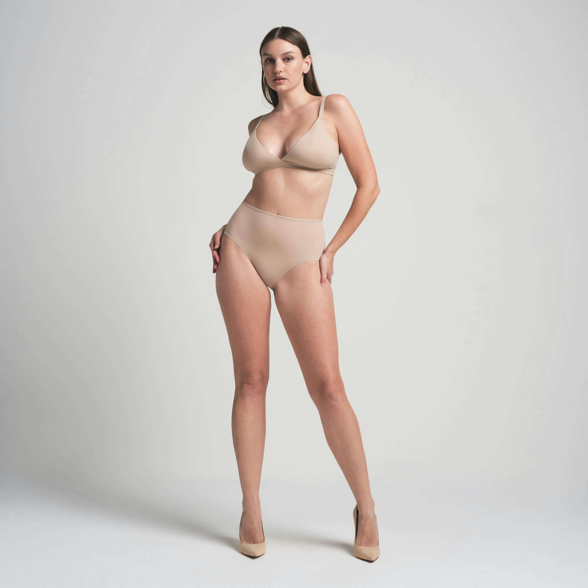 FITS EVERYBODY FULL BRIEF | MICA ON A MODEL FRONT VIEW | FOCUS: 0.0, 1.0, 0.9