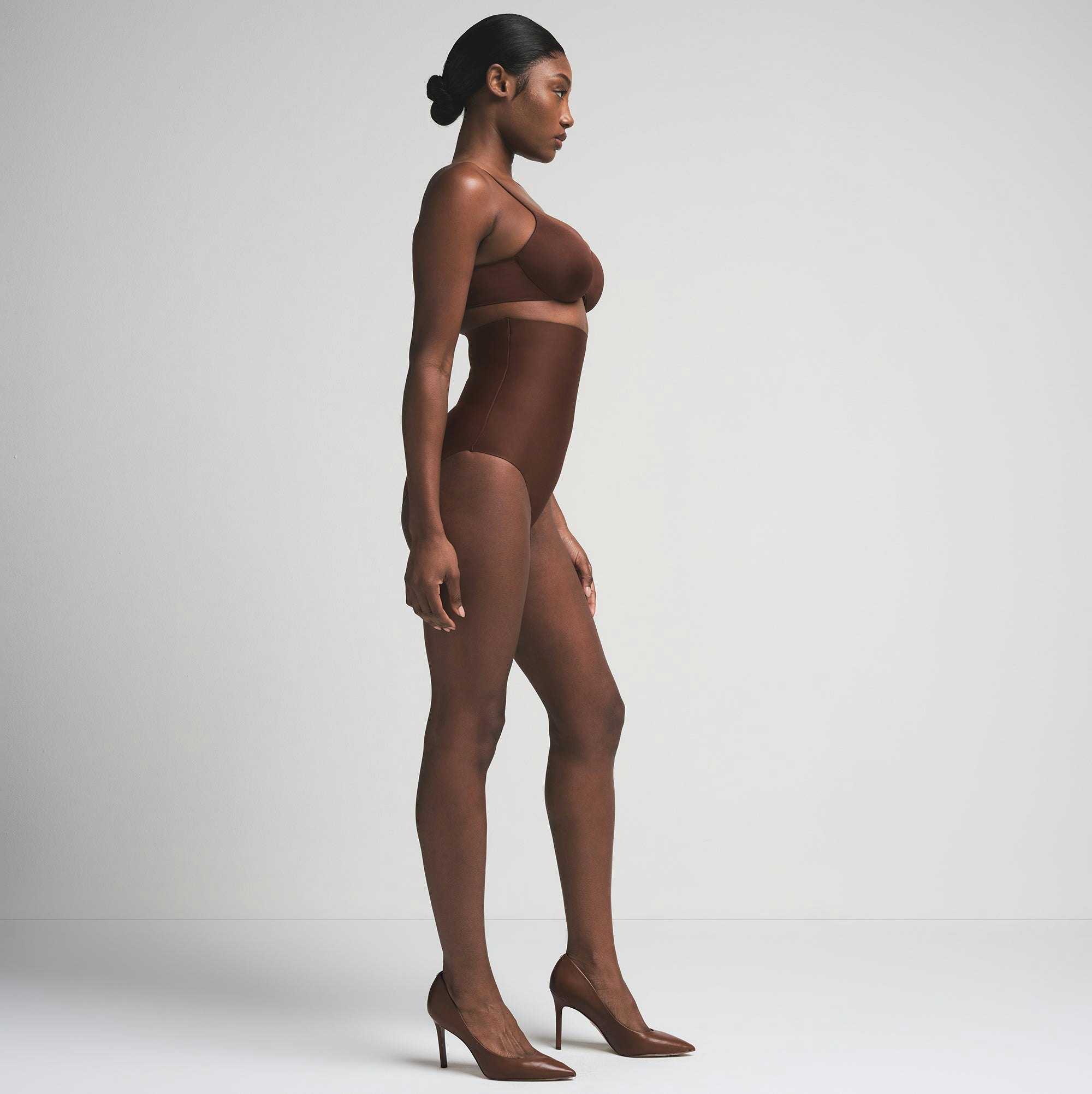 SKIMS BODY CORE SCULPT HIGH-WAISTED BRIEF | COCOA  ON A MODEL SIDE VIEW | FOCUS: 0.0, 1.0, 0.9