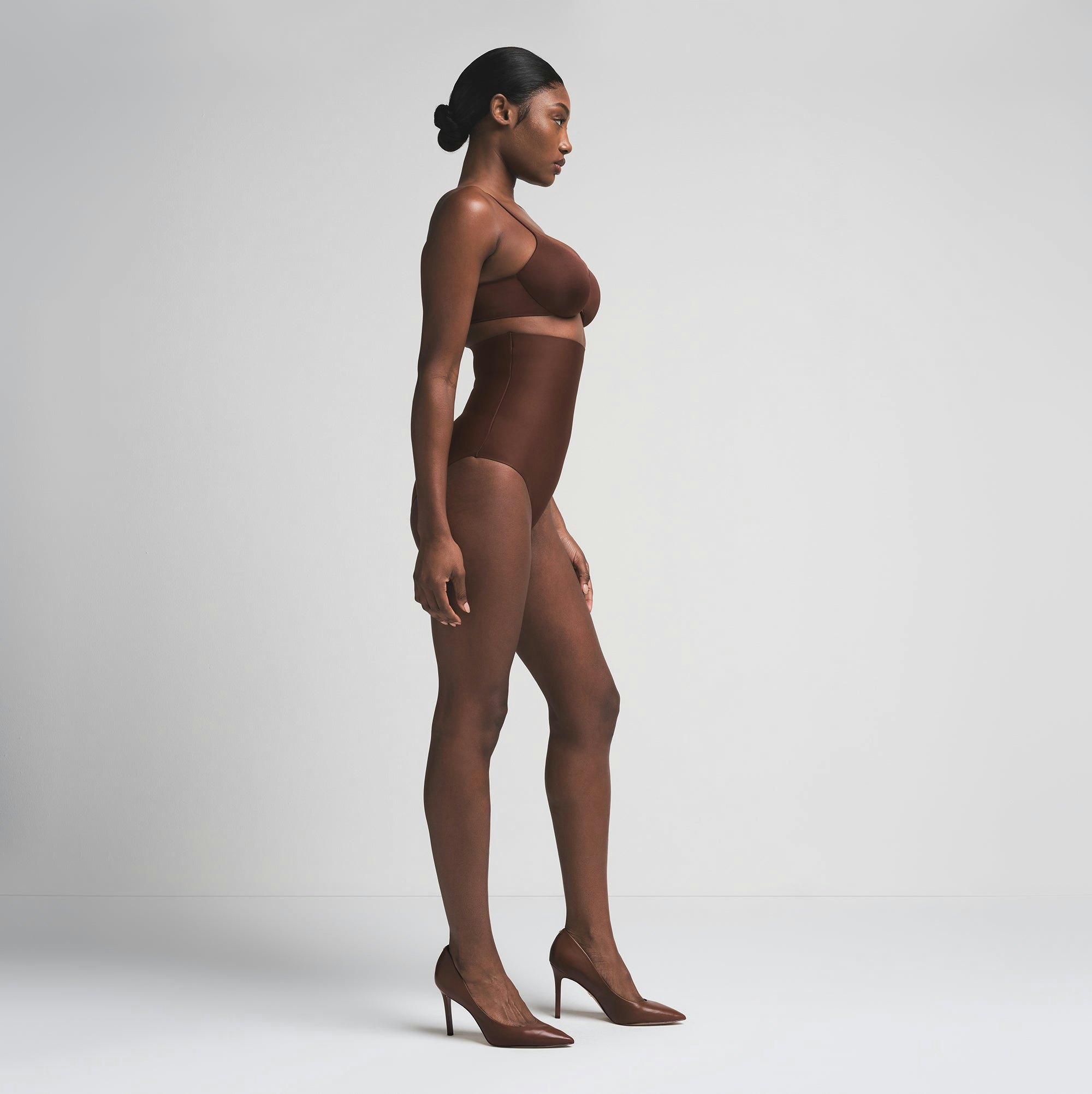 SKIMS BODY CORE SCULPT HIGH-WAISTED BRIEF | COCOA  ON A MODEL SIDE VIEW | FOCUS: 0.0, 1.0, 0.9