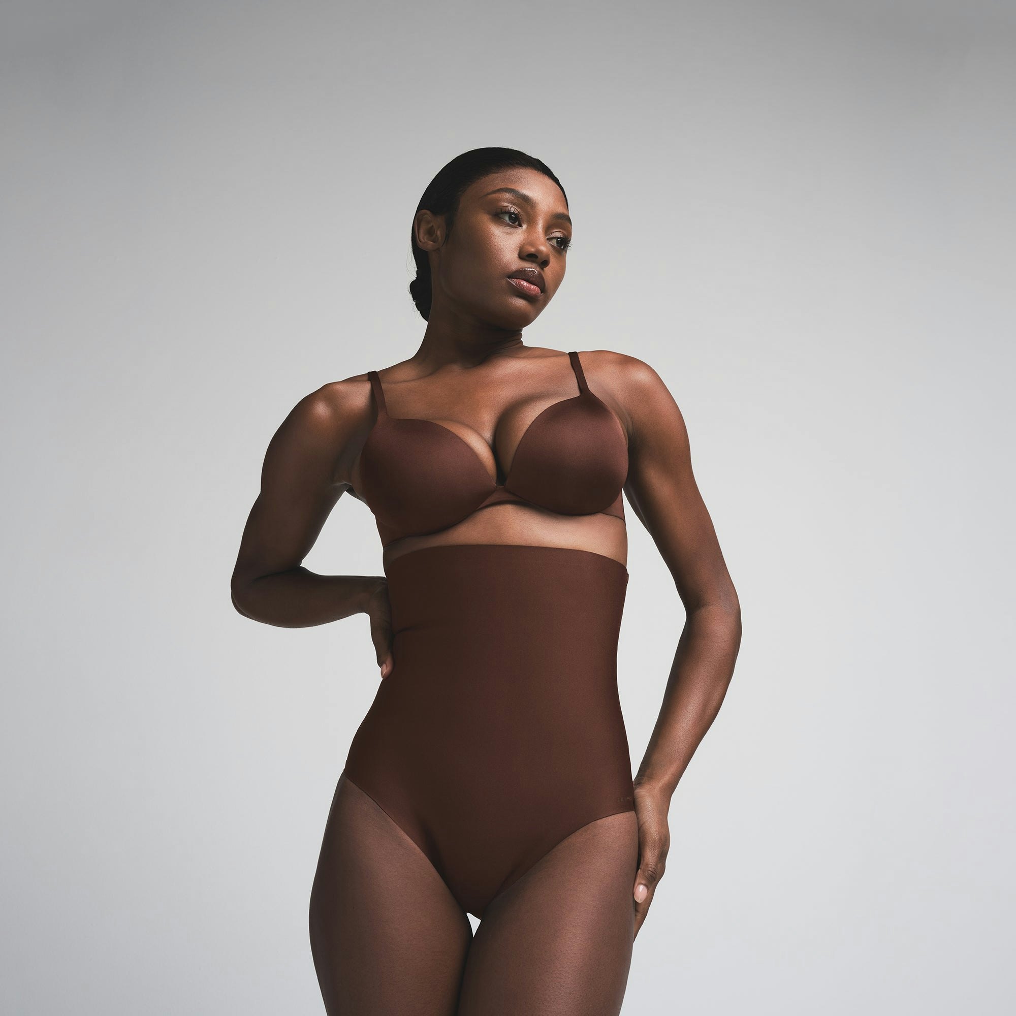 SKIMS BODY CORE SCULPT HIGH-WAISTED BRIEF | COCOA  ON A MODEL FRONT VIEW | FOCUS: 0.0, 1.0, 0.9