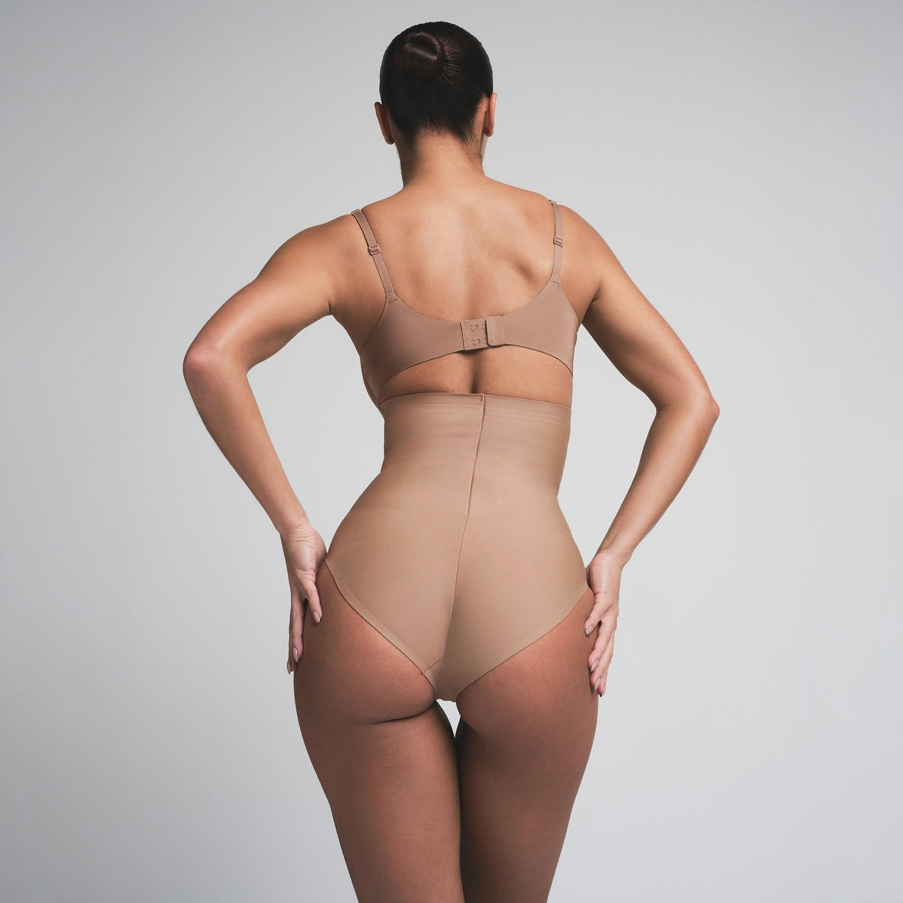 SKIMS BODY CORE SCULPT HIGH-WAISTED BRIEF | SIENNA  ON A MODEL BACK VIEW | FOCUS: 0.0, 1.0, 0.9
