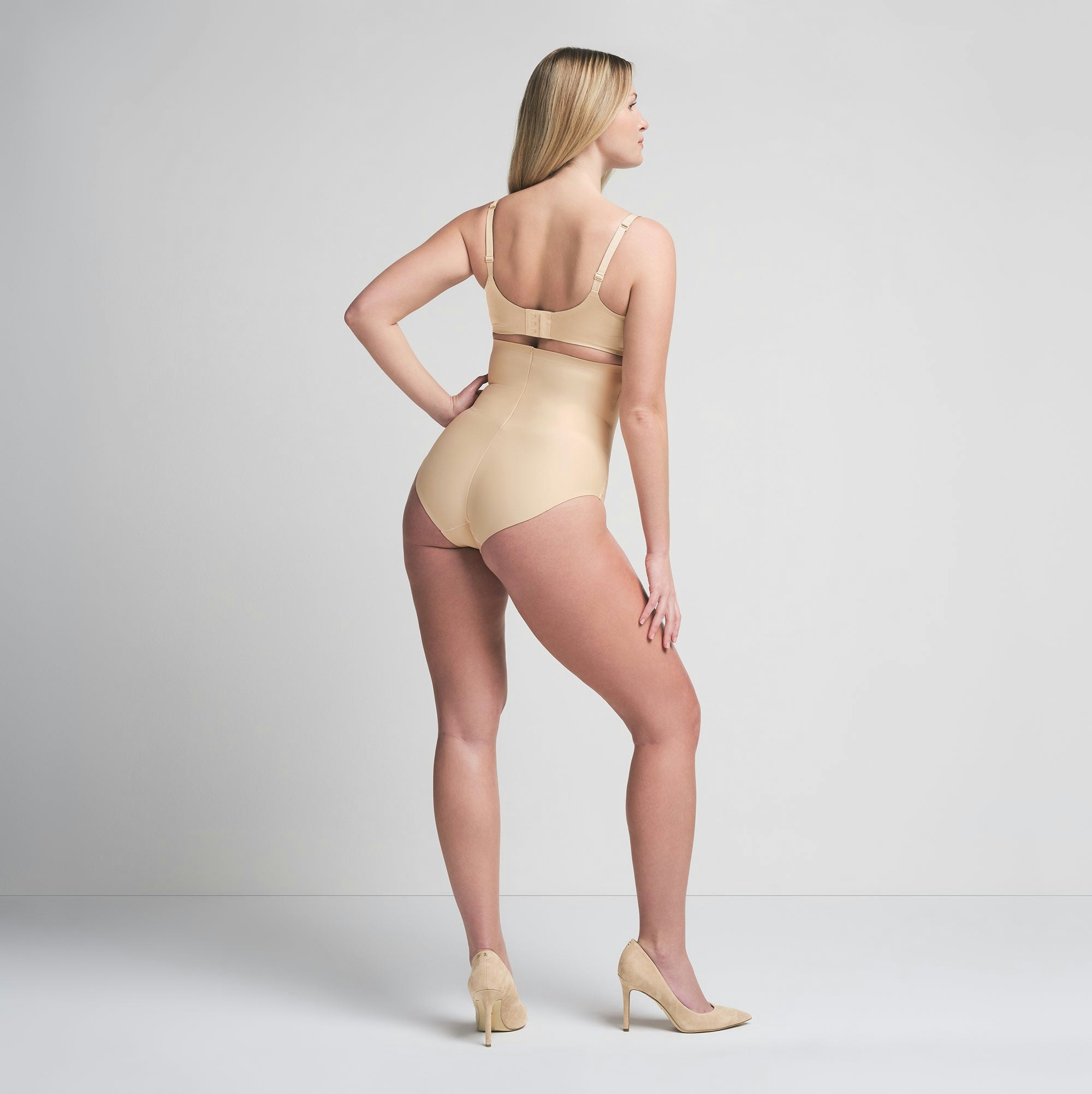 SKIMS BODY CORE SCULPT HIGH-WAISTED BRIEF | SAND  ON A MODEL BACK VIEW | FOCUS: 0.0, 1.0, 0.9
